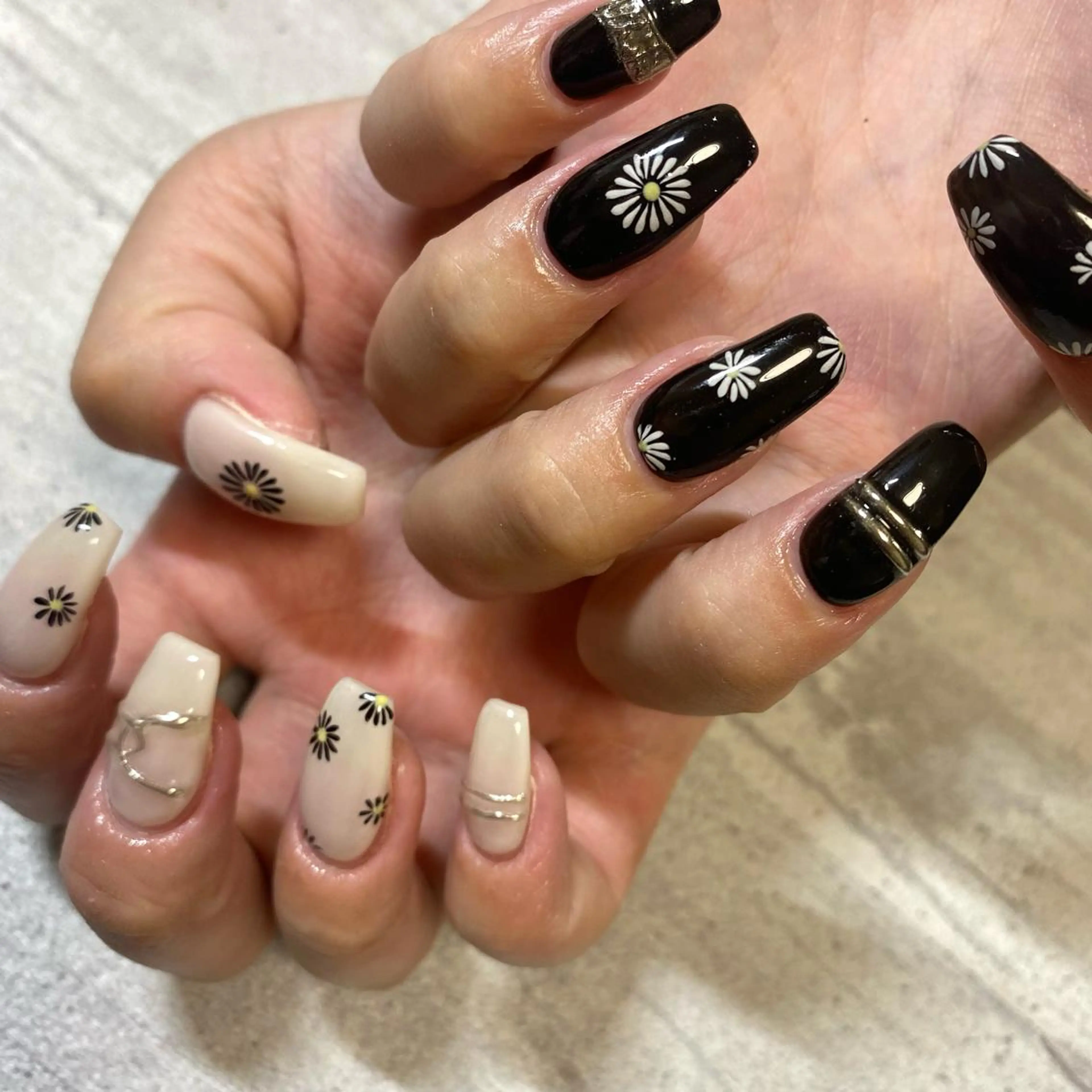 ミディアム カラー パーマ ヘアアレンジ メンズ キッズ ネイル マツエク・マツパ アイブロウ ハンドネイル ハンドケア 今福鶴見ネイル 8(ｴｲﾄ)のネイルデザイン