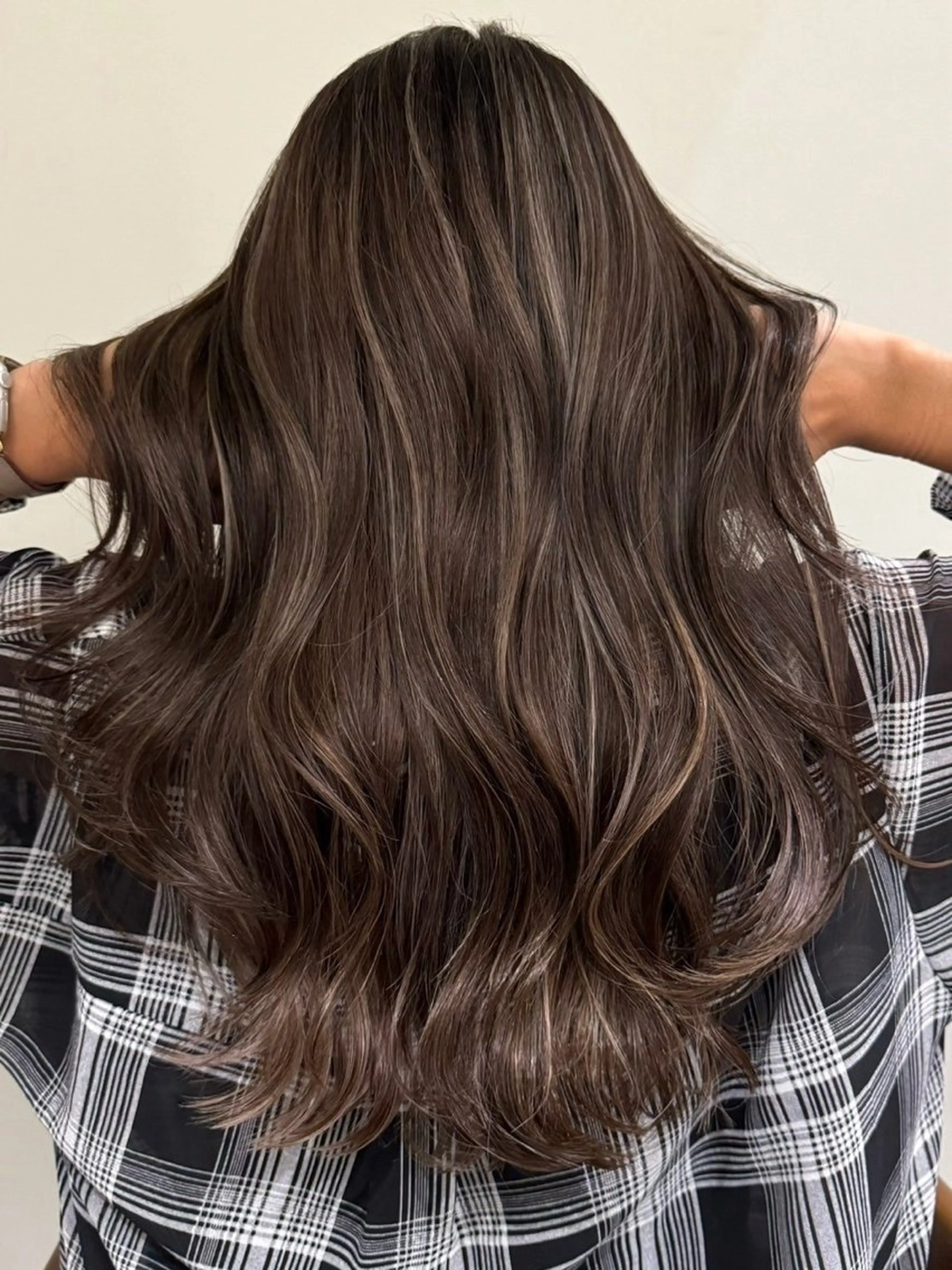 ロング カラー ハイライトカラー ハイライト レイヤーカット 新實 ゆりあのヘアスタイル