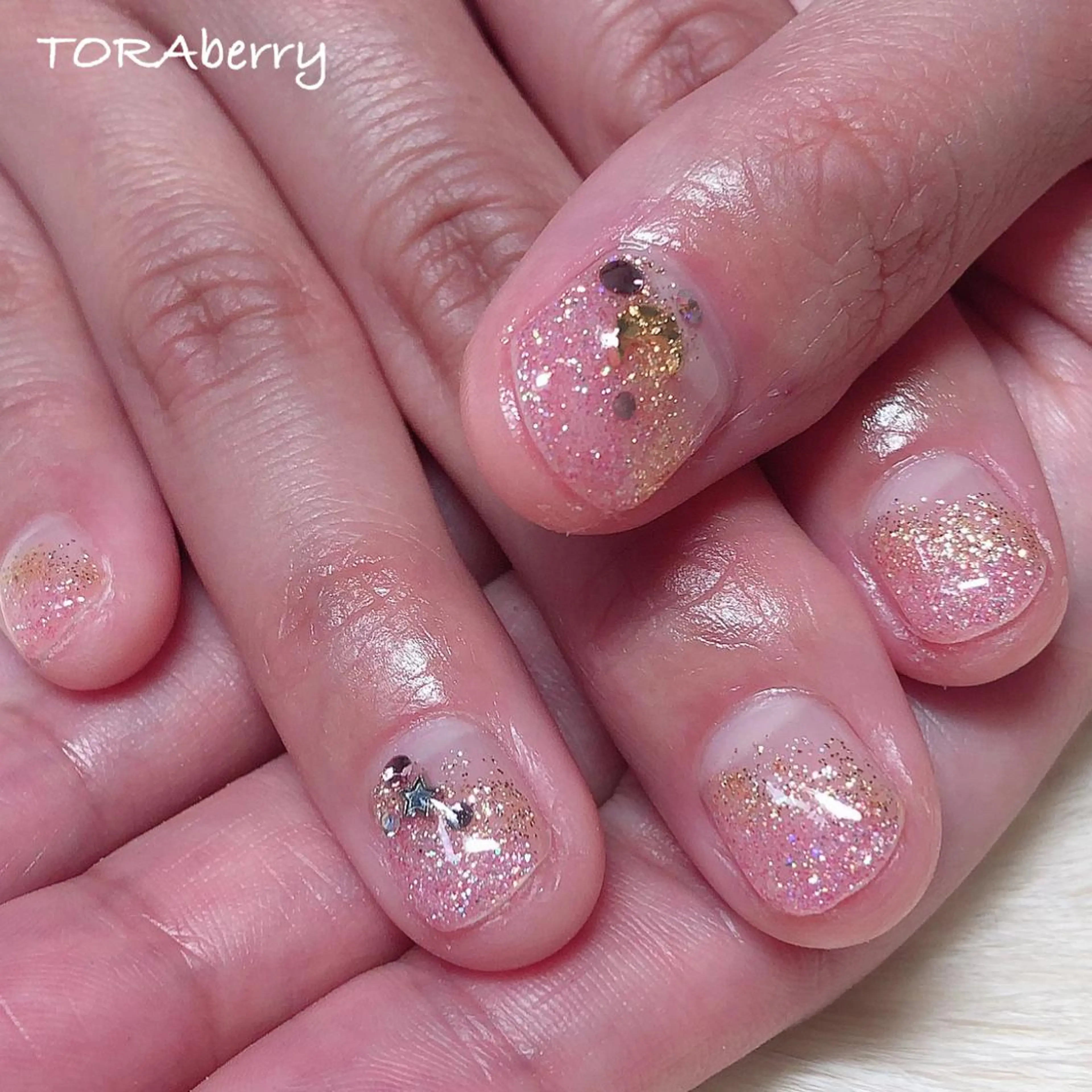 ネイル ラメ(グリッター) ラメグラデーション ハンドネイル ネイリスト なつみのネイルデザイン