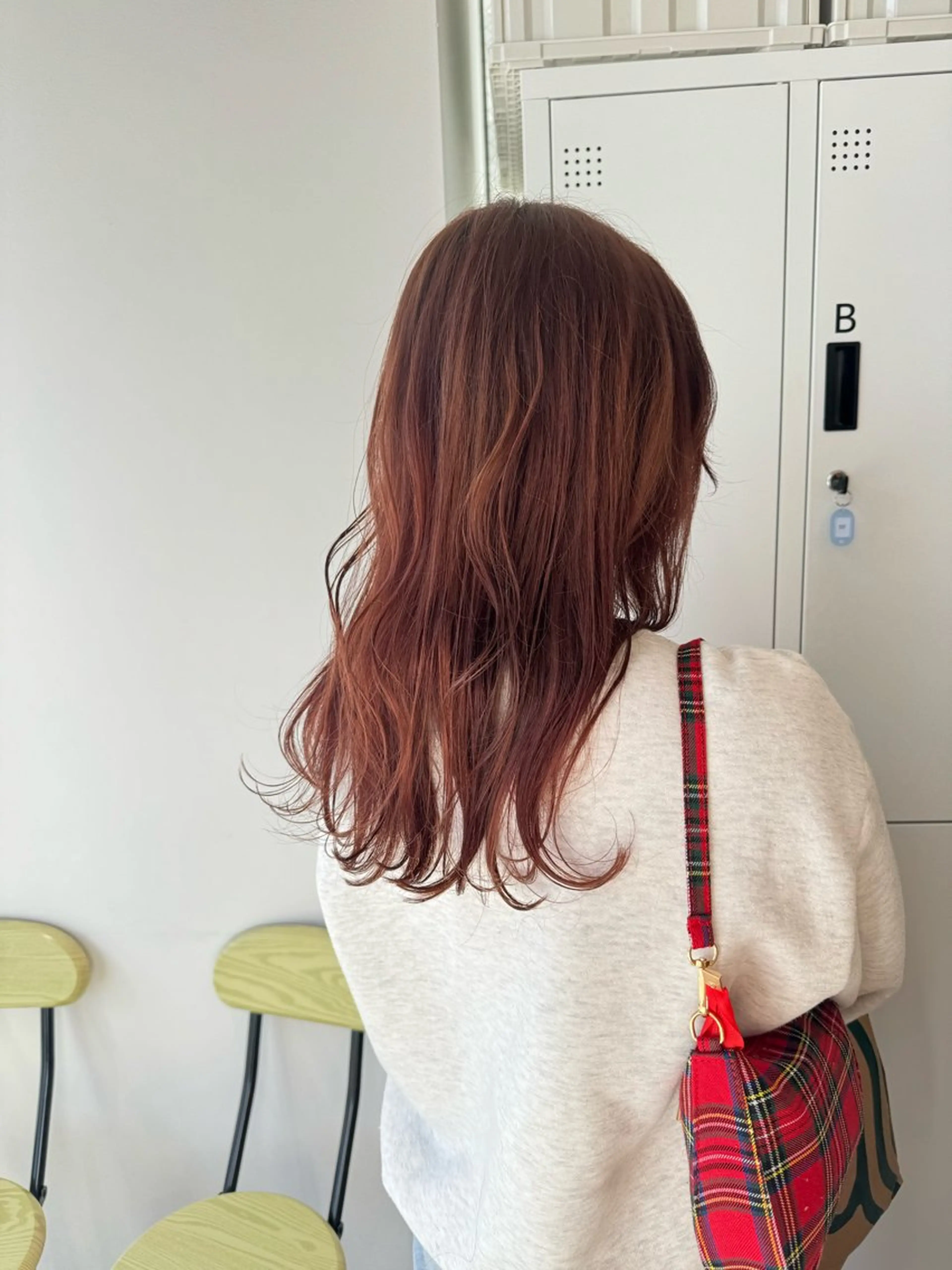 セミロング カラー ベージュカラー ブリーチ ブリーチなしカラー ピンクカラー ピンクベージュ カット ヘアカラー トリートメント オスズ 🎀´-のヘアスタイル