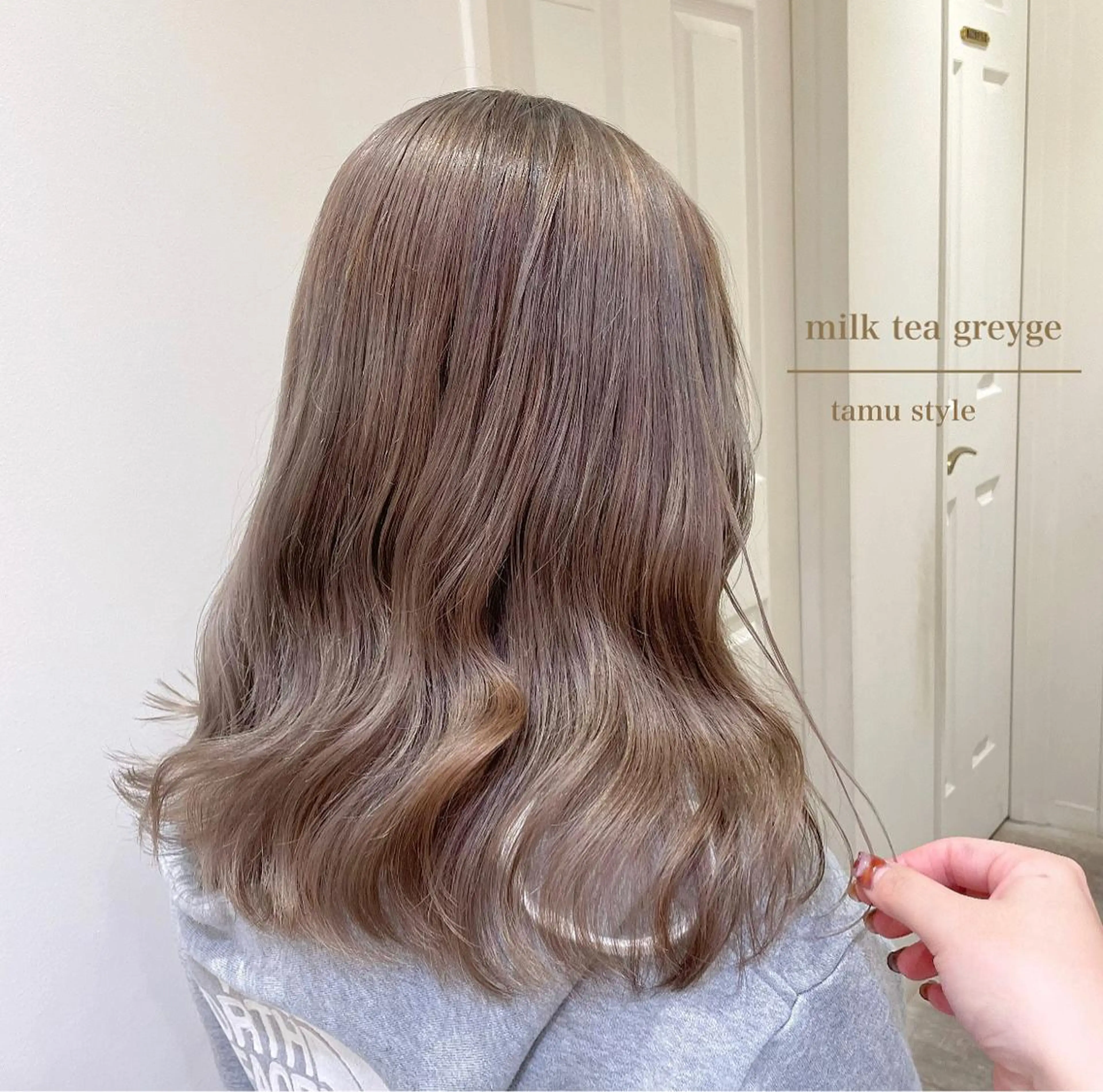 セミロング カラー ブリーチ 透明感カラー グレージュ ミルクティーグレージュ ヘアカラー エクステ/ハイトーン 🐏☁️miminaのヘアスタイル