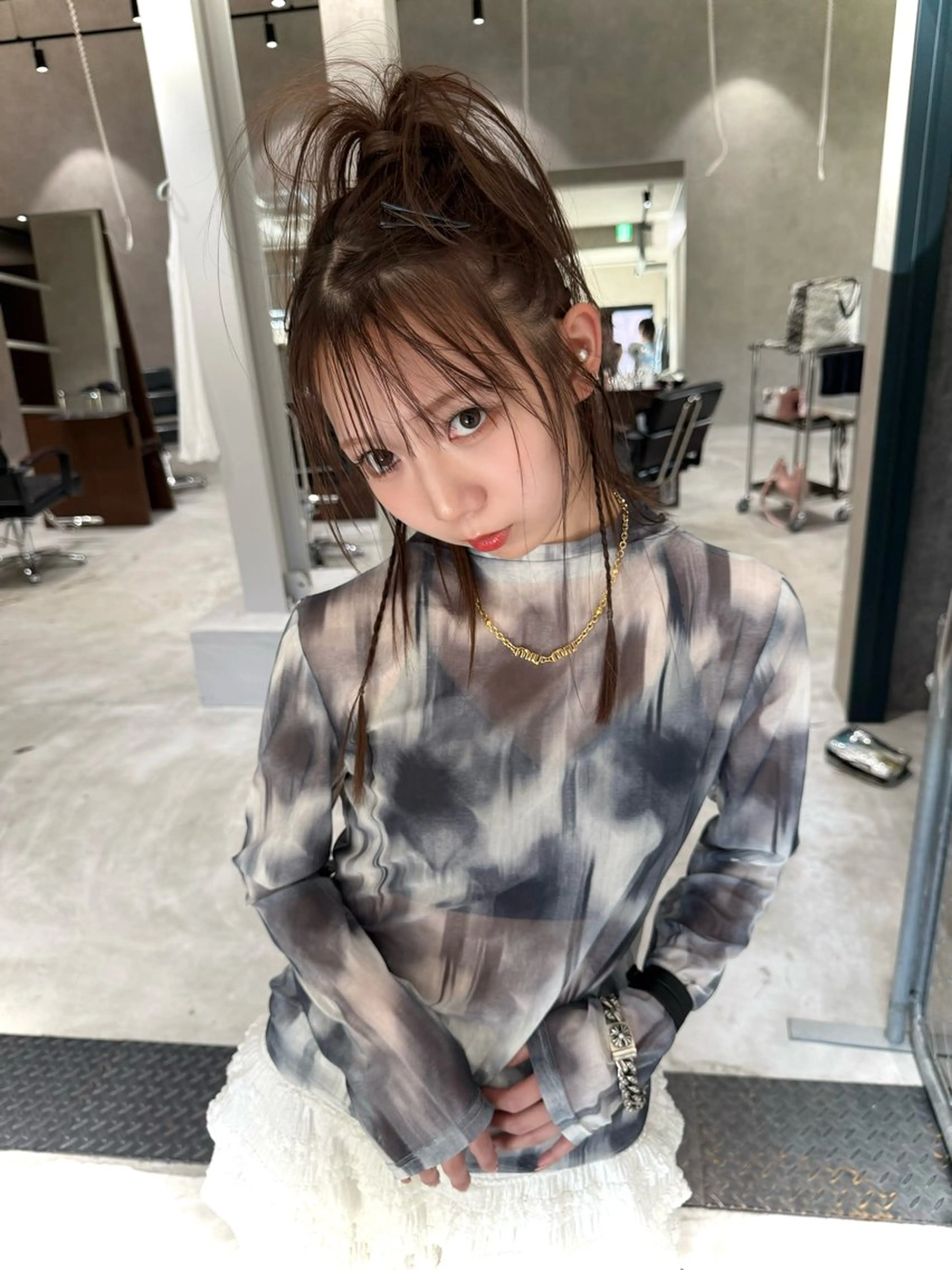 セミロング カット ヘアカラー トリートメント isseiハイトーン /韓国レイヤーのヘアスタイル