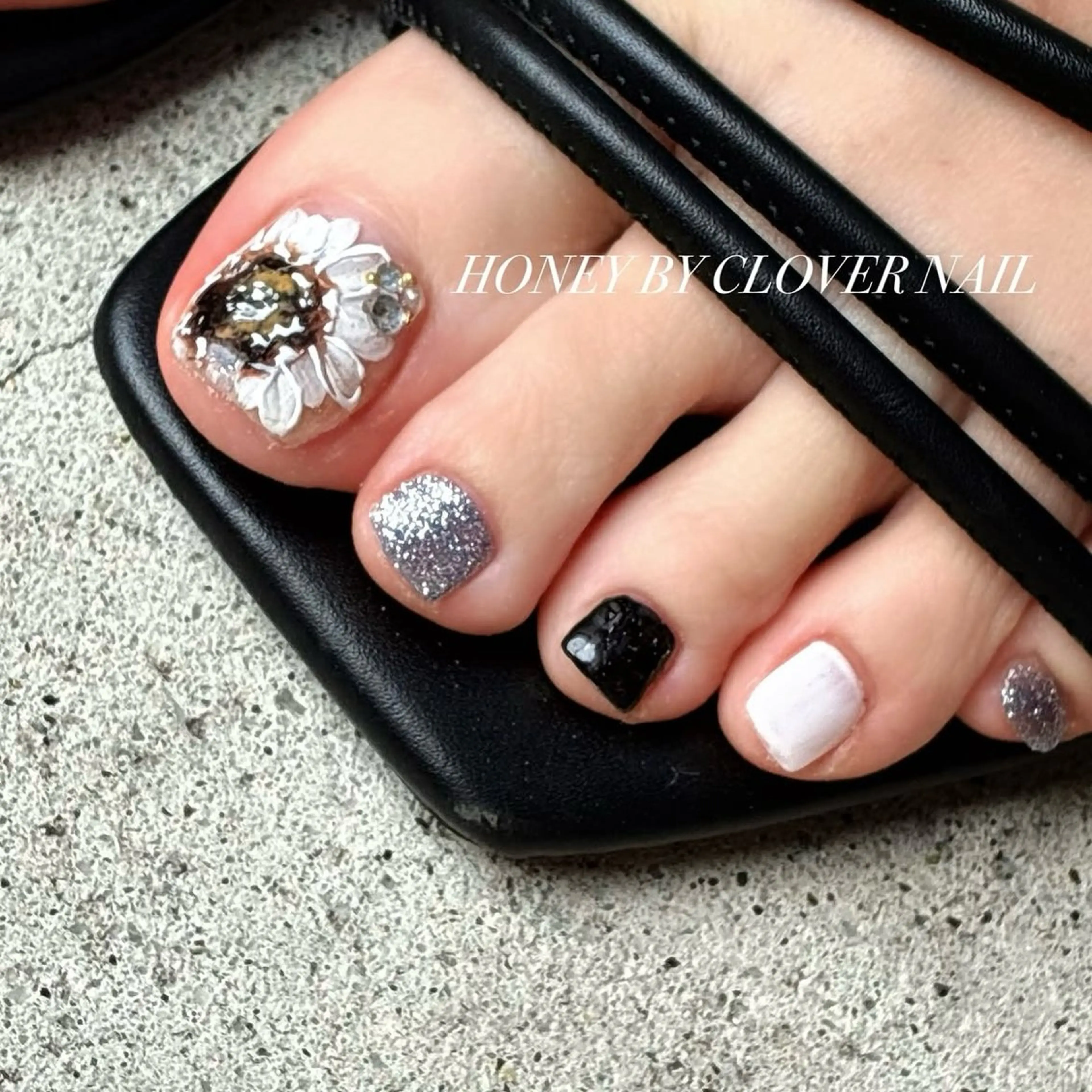 ネイル ハンドネイル フットネイル HONEY BY CLOVERNAILのネイルデザイン