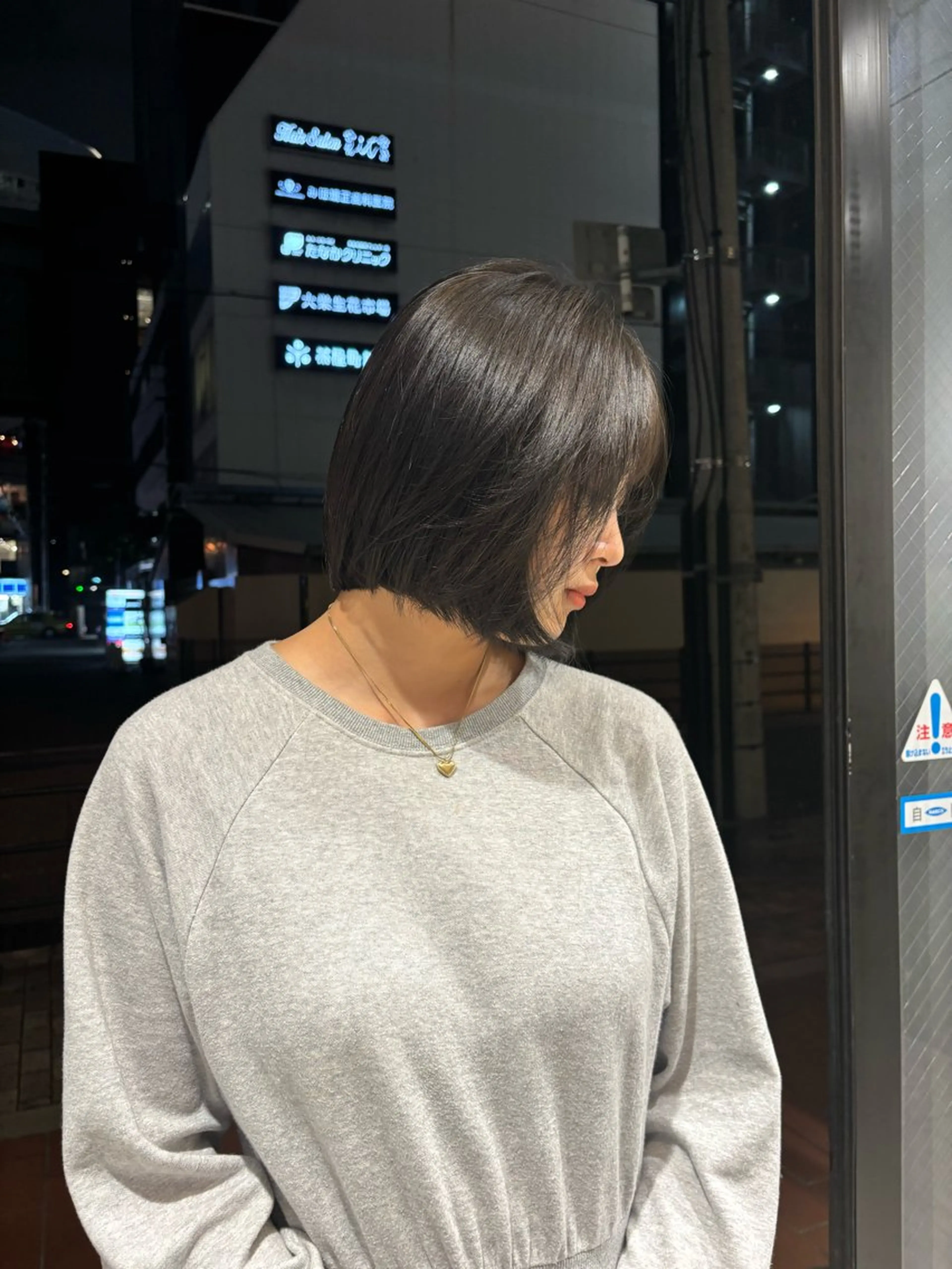 ショート カラー パーマ ヘアアレンジ メンズ 切りっぱなしボブ メンズ韓国風 ボブ くせ毛 髪質改善 切りっぱなしヘアボブ ミディアムヘアRYOのヘアスタイル