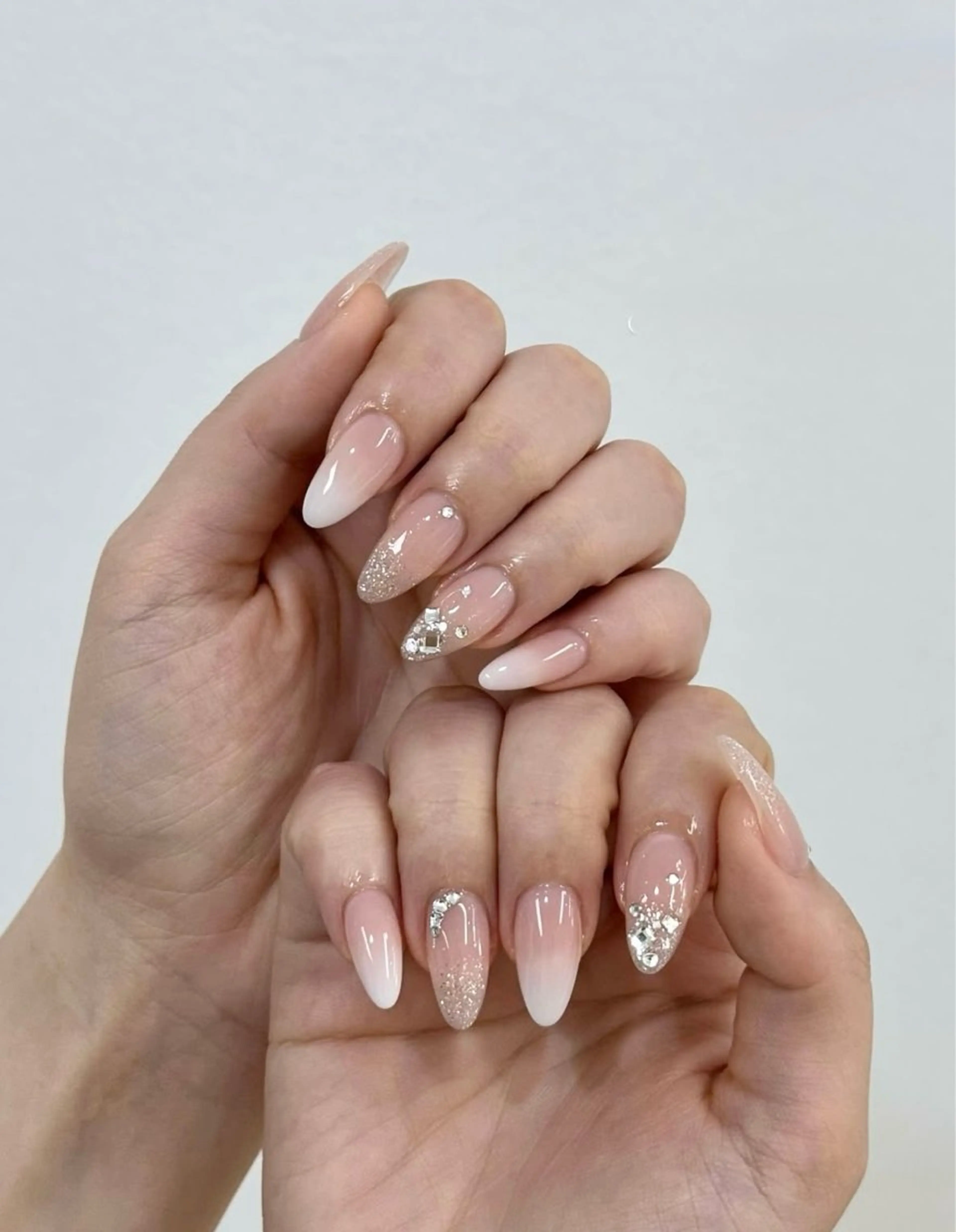 ネイル グラデーション ラメ(グリッター) ピンク シルバー ホワイト NailSalon✨ Écrinエクランのネイルデザイン