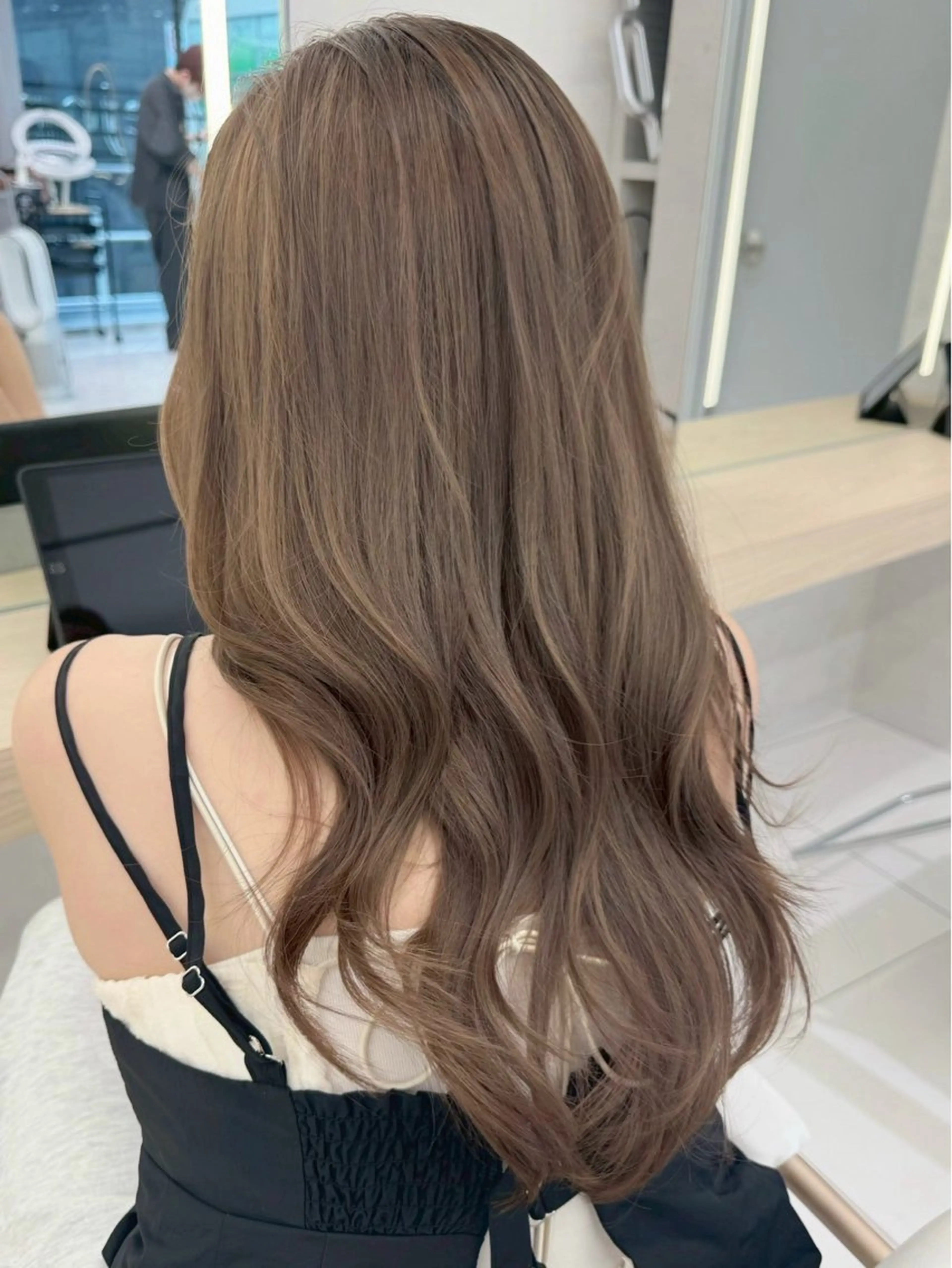 ロング カラー ロングレイヤー ブリーチ 髪質改善 韓国風ヘア レイヤーカット カット ヘアカラー トリートメント 韓国レイヤー／髪質 改善カラー/れんのヘアスタイル