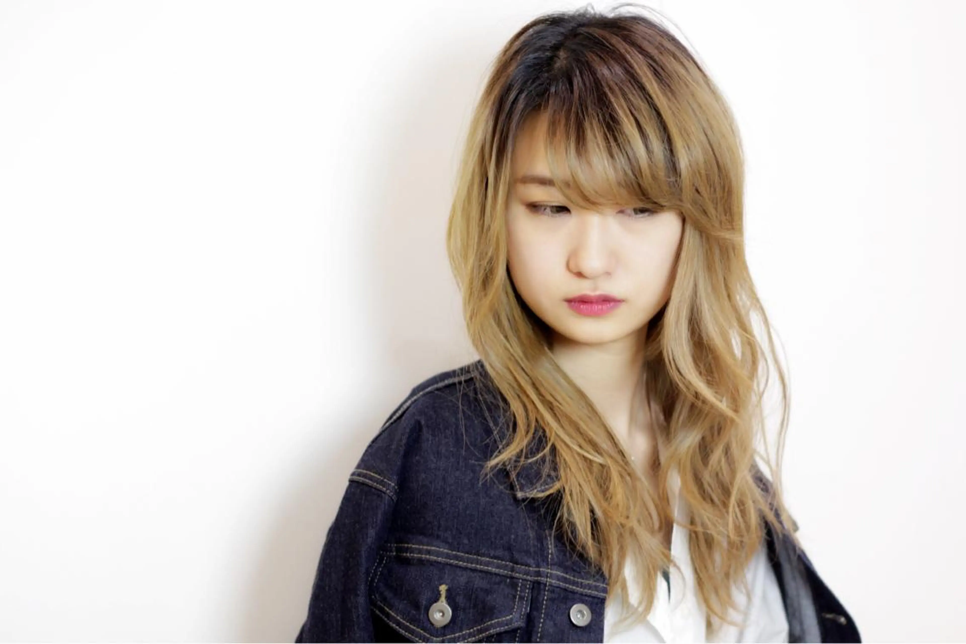 ロング カラー ミドウチ アヤカのヘアスタイル