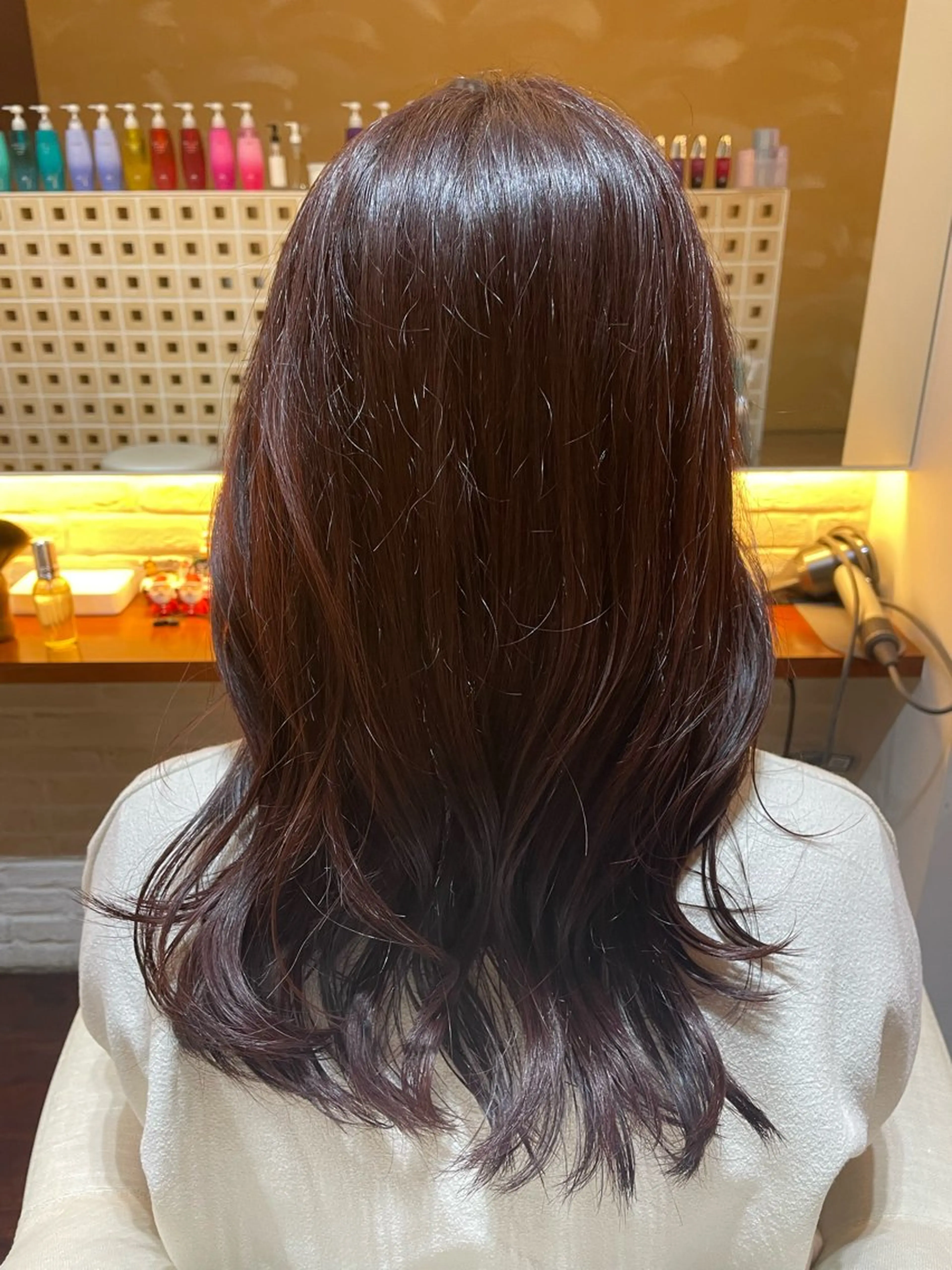 セミロング カラー レッドカラー バイオレットカラー ヘアカラー トリートメント CoCooN amiのヘアスタイル