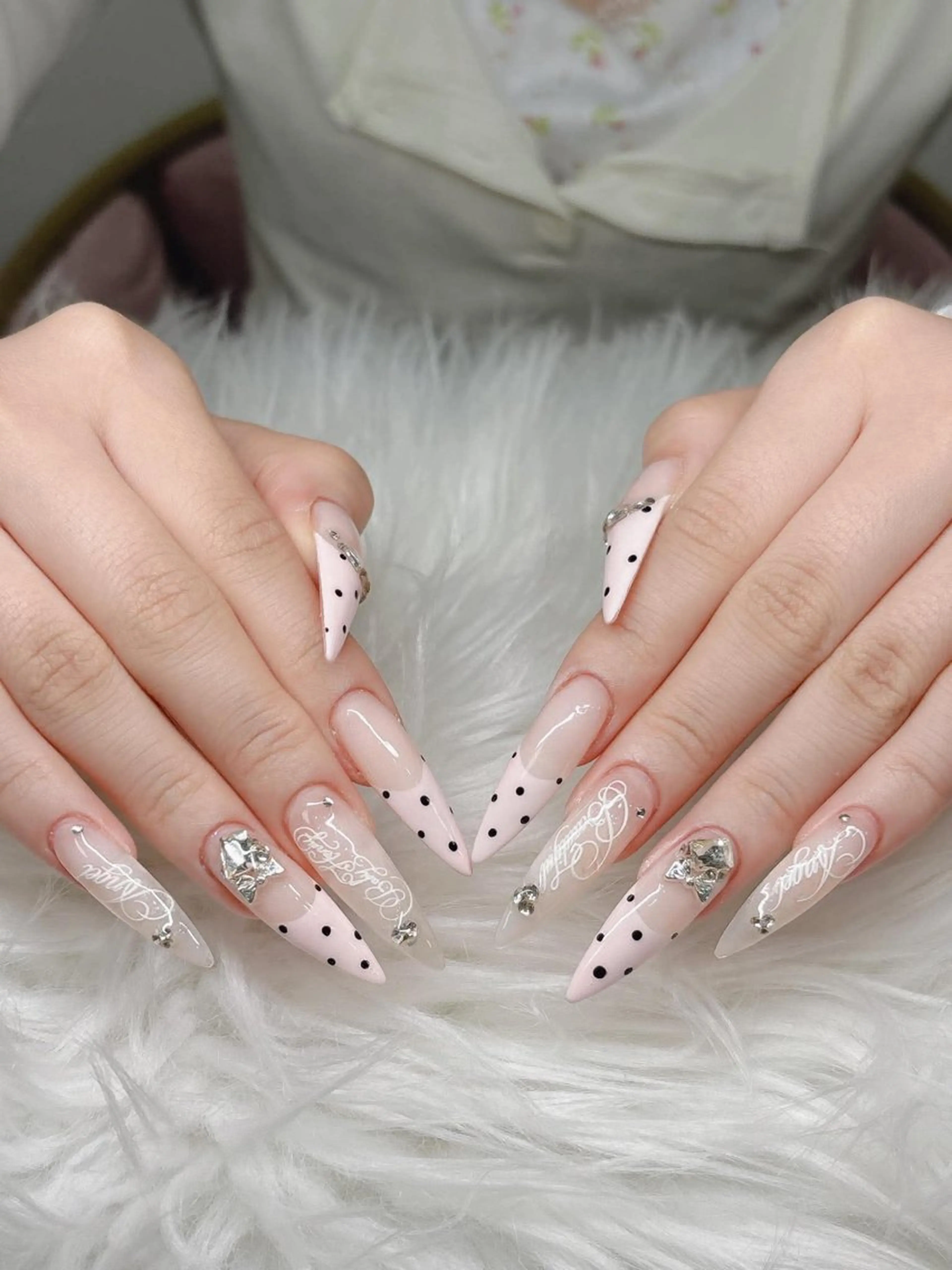 ネイル 長さ出し グラデーション 卒業式 キラキラネイル マグネットネイル Lee Nailsのネイルデザイン