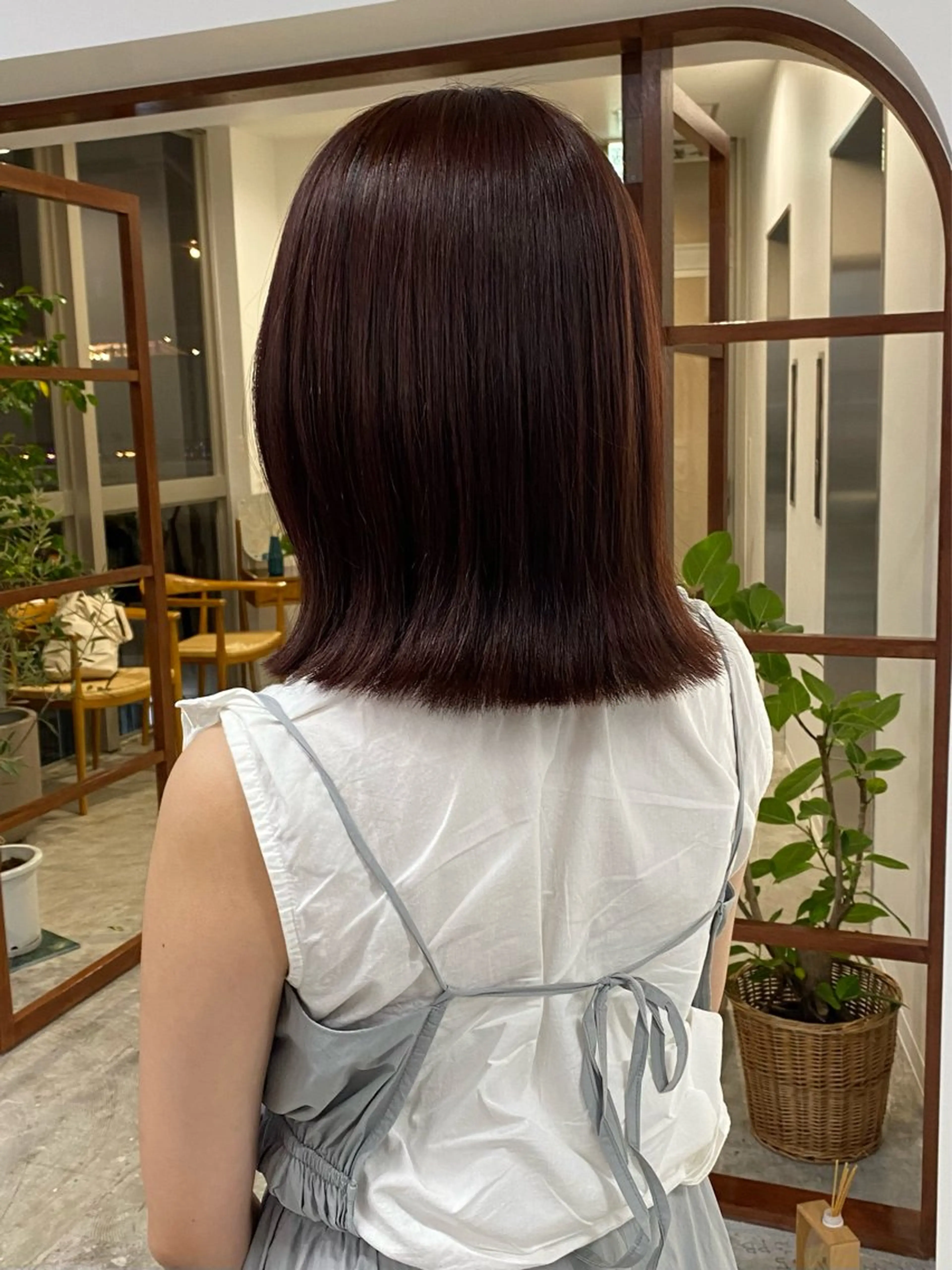 ミディアム カラー 切りっぱなしボブ ブリーチ ボルドーカラー ダブルカラー ブリーチなしカラー カット ヘアカラー Sopi所属・JESSI / Sopiのヘアスタイル