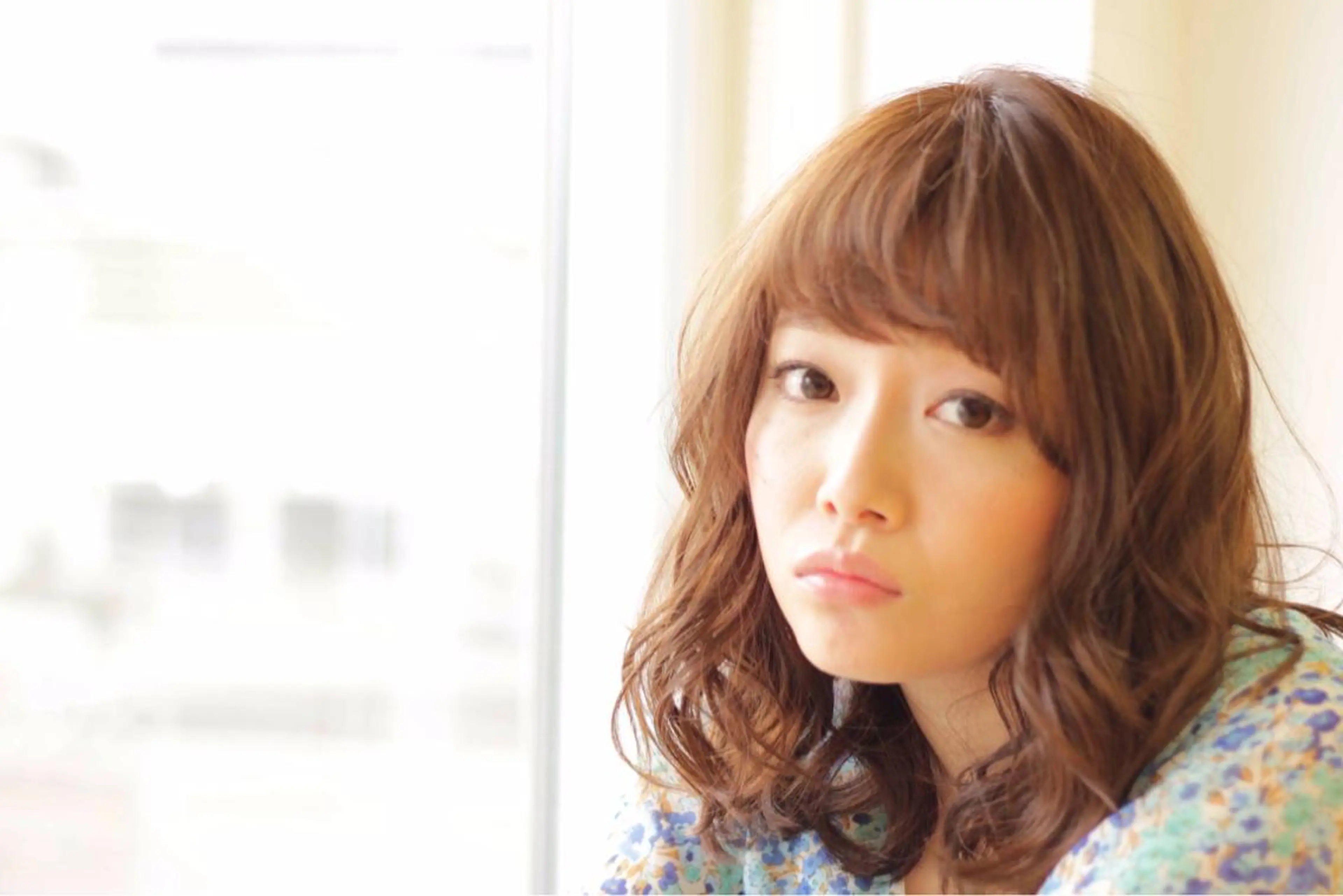 ミディアム カラー TAI透明カラー 柔らかい縮毛矯正のヘアスタイル