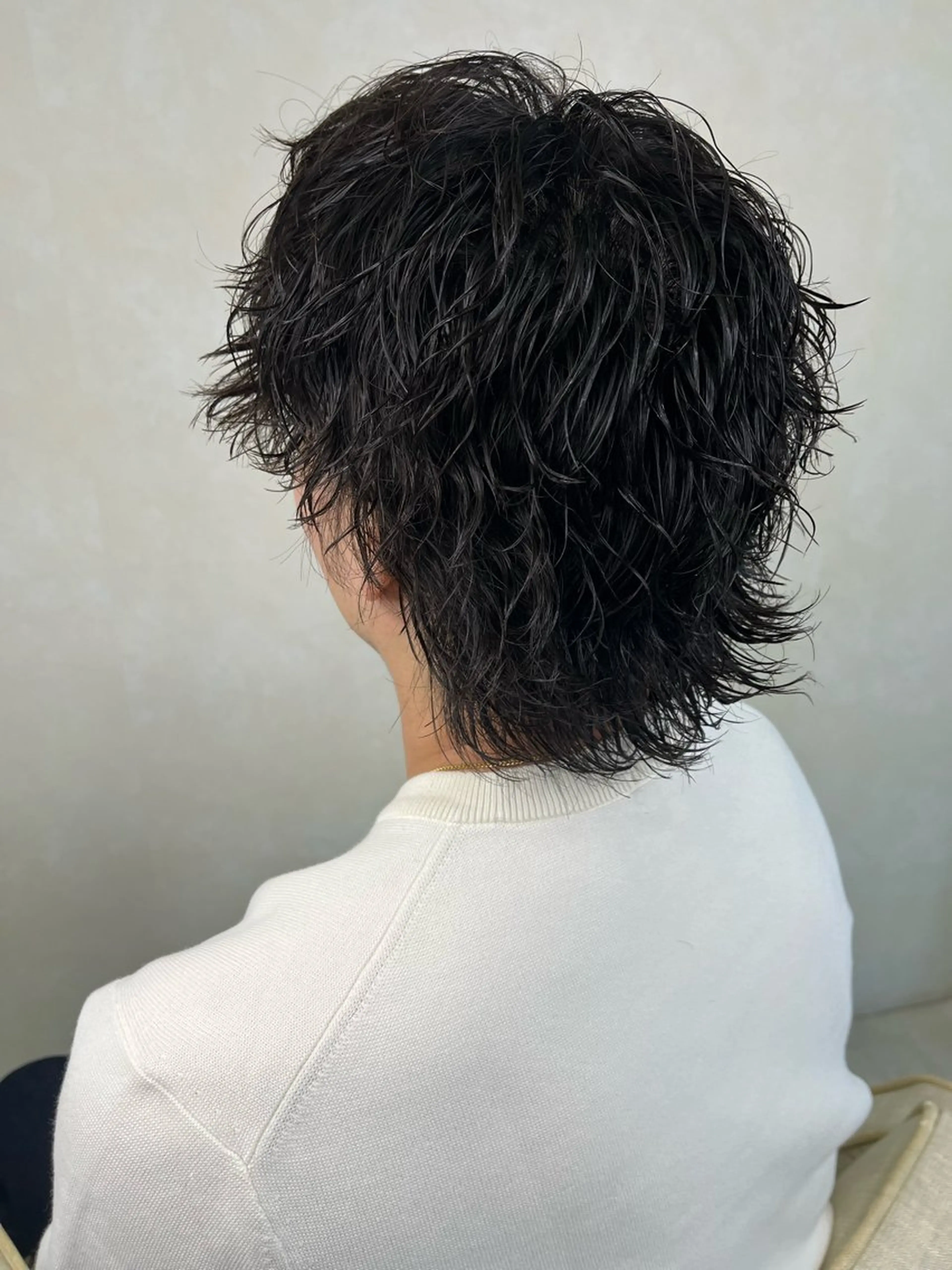ミディアム パーマ メンズ ミディアムパーマ メンズパーマ メンズウルフカット ウルフカット メンズ特化✨パーマス タイル大得意安田海斗のヘアスタイル