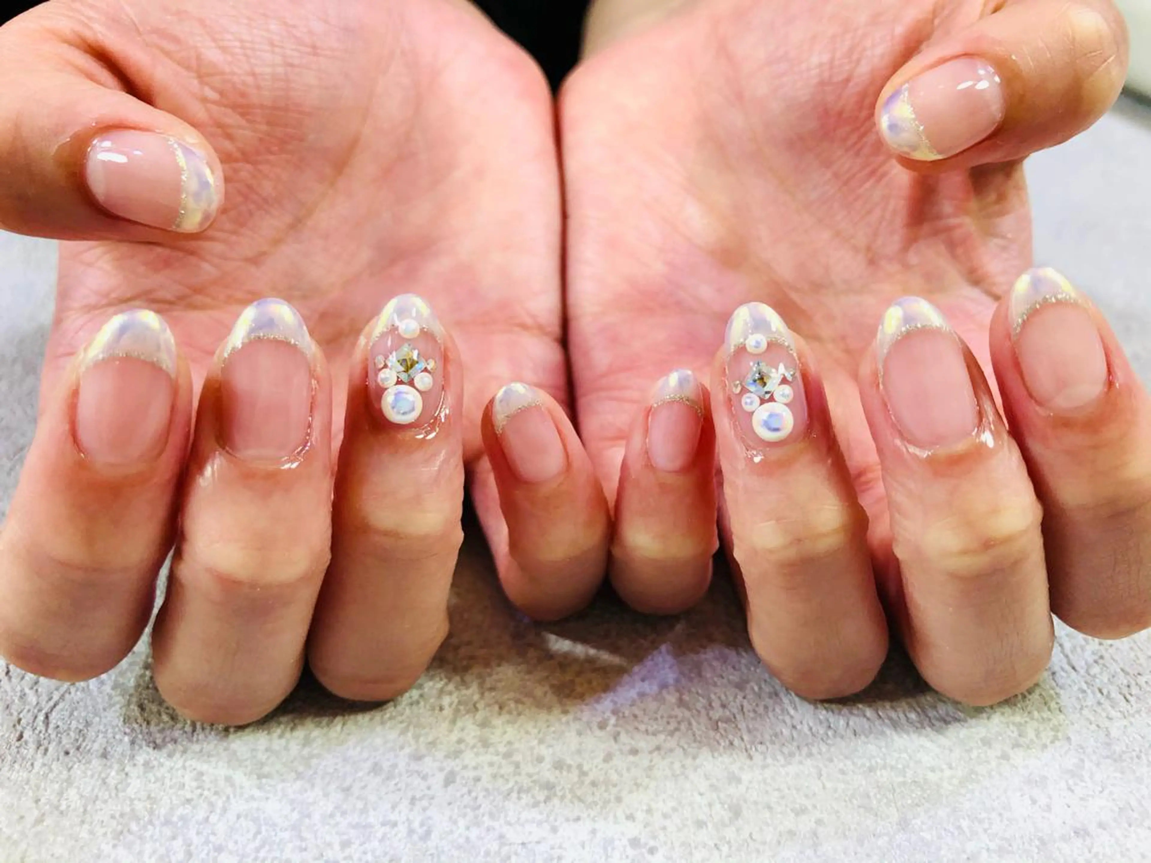 ネイル オーロラネイル フレンチネイル 氷ネイル・うるうるネイル 🌿Nnail🌿 プライベートサロンのネイルデザイン