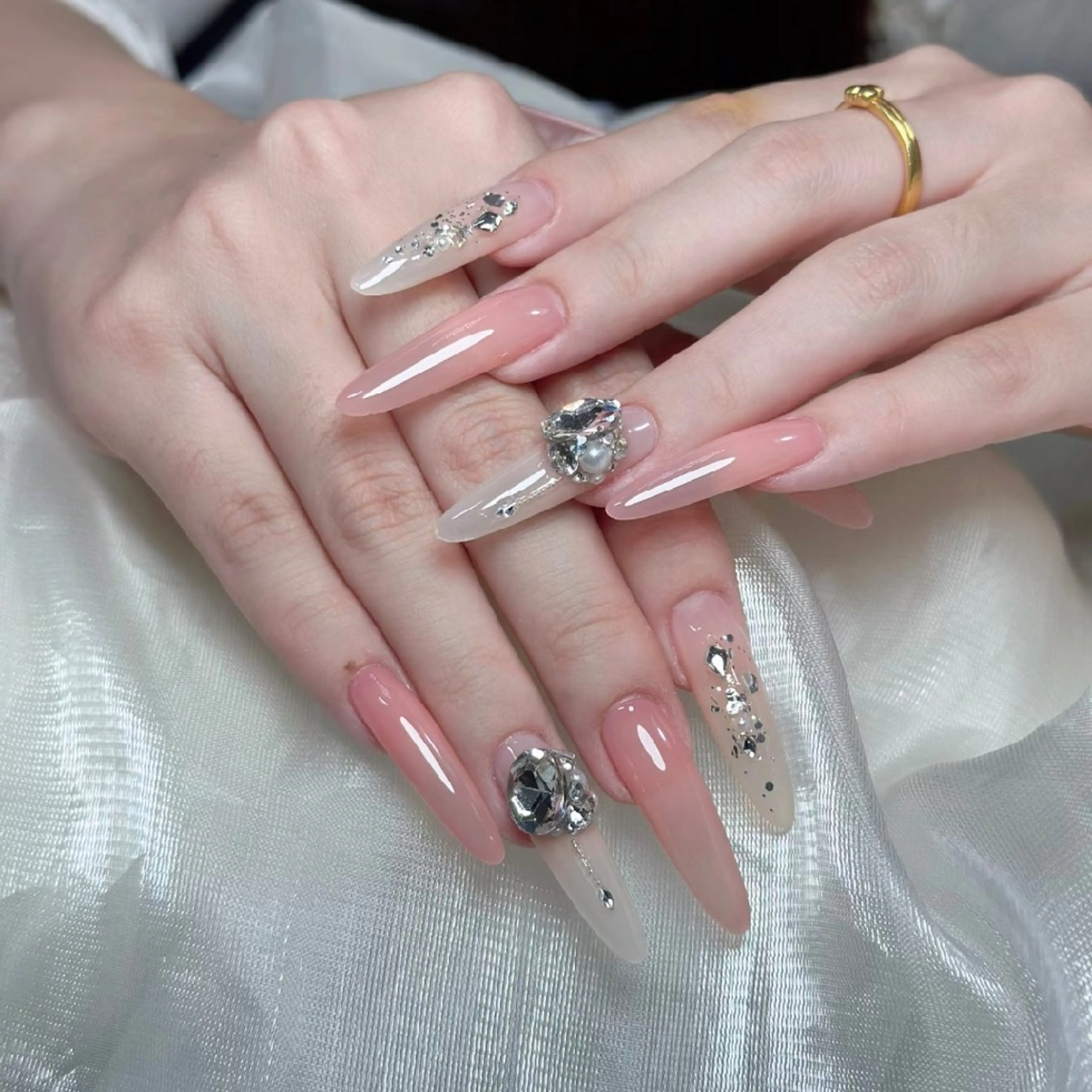 ネイル ハンドネイル ハンドケア フィルイン・深爪矯正 長さ出し・リラク

のネイルデザイン