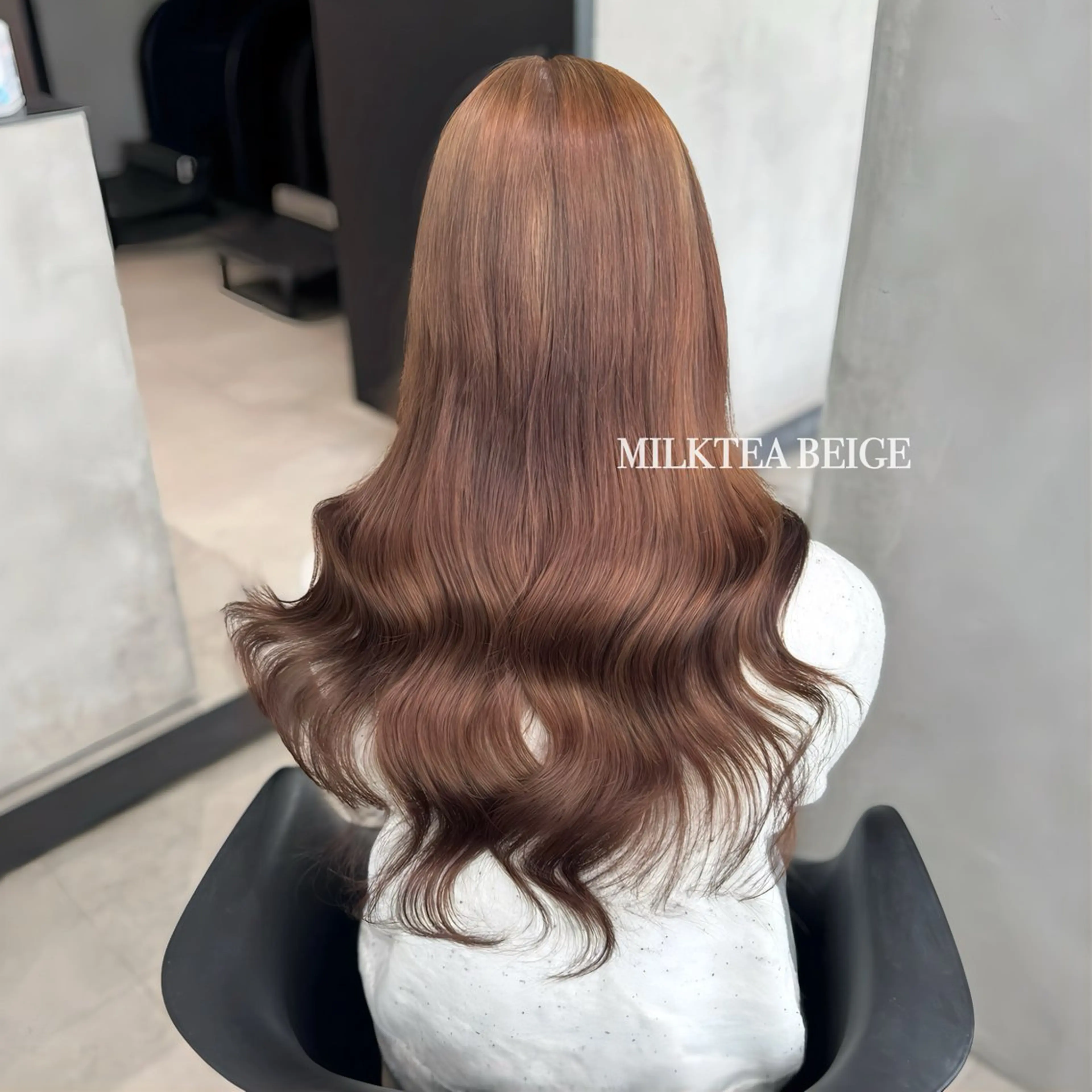 ロング カラー ベージュカラー ブリーチ ミルクティーベージュ ヘアカラー 大阪 梅田/ ハイトーン/エクステのヘアスタイル