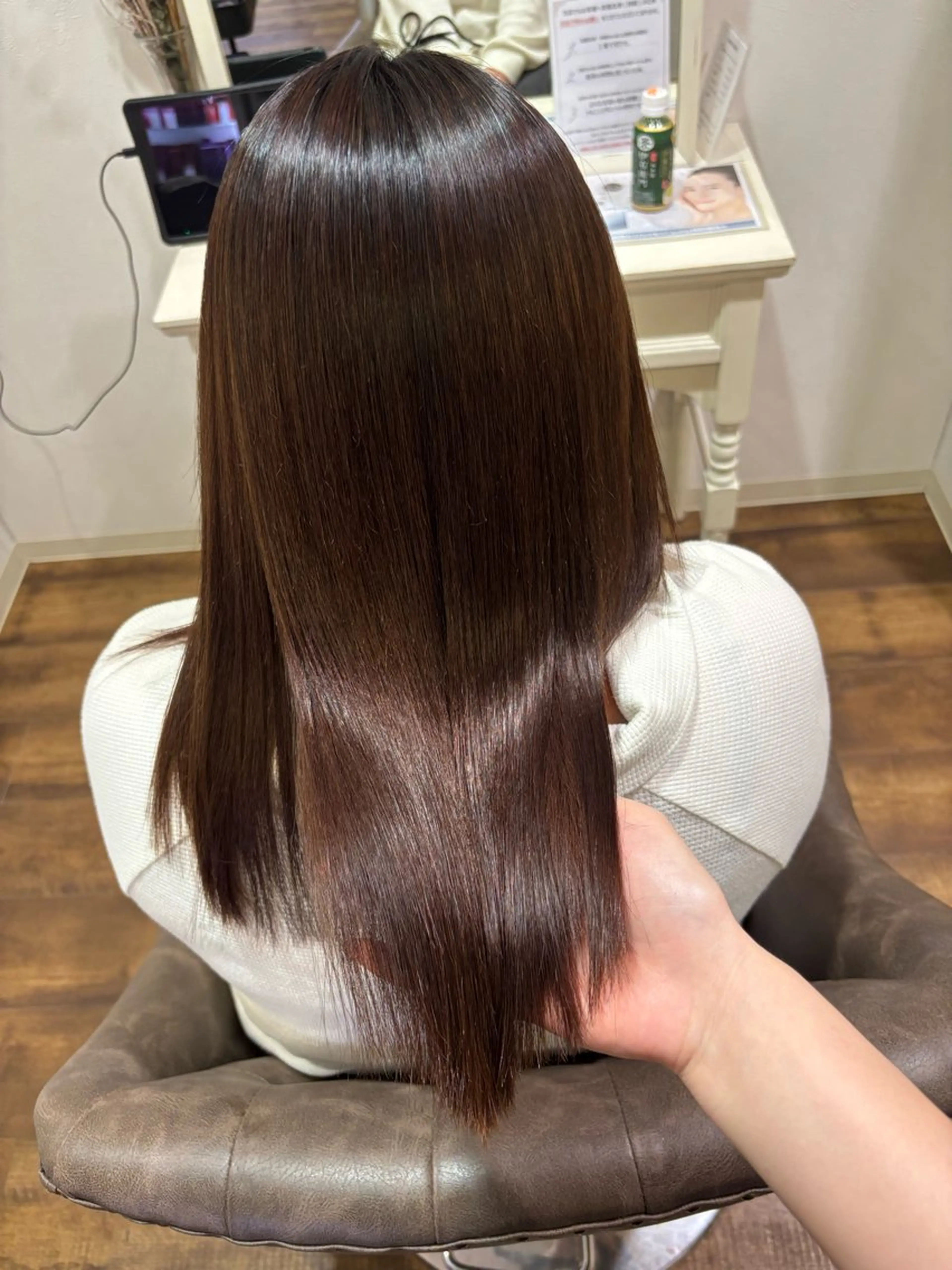 セミロング 藤井 桃華のヘアスタイル