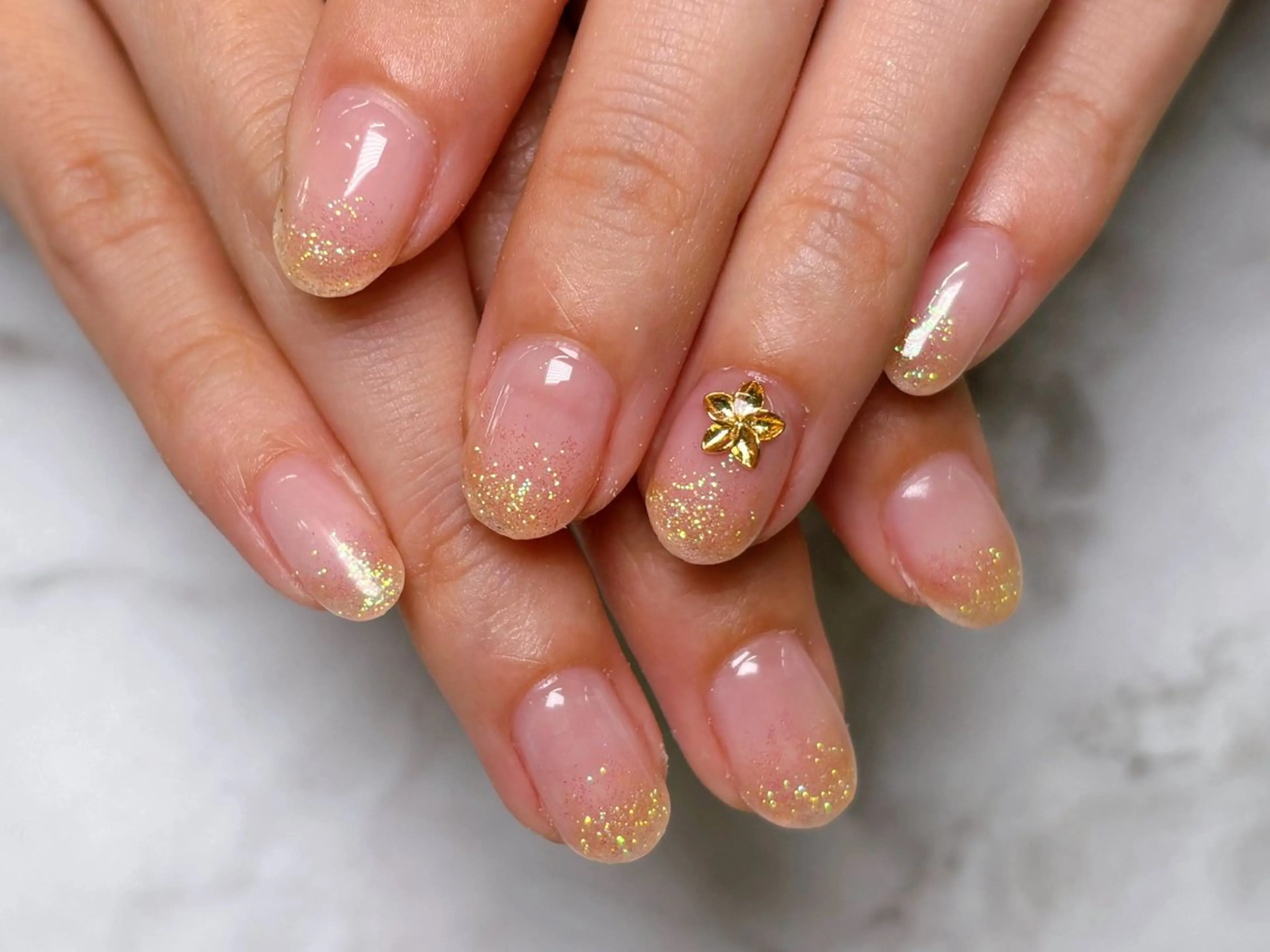 ネイル グラデーション ラメ(グリッター) ラメグラデーション オレンジ ハンドネイル Lani🌈Nail Konatsuのネイルデザイン