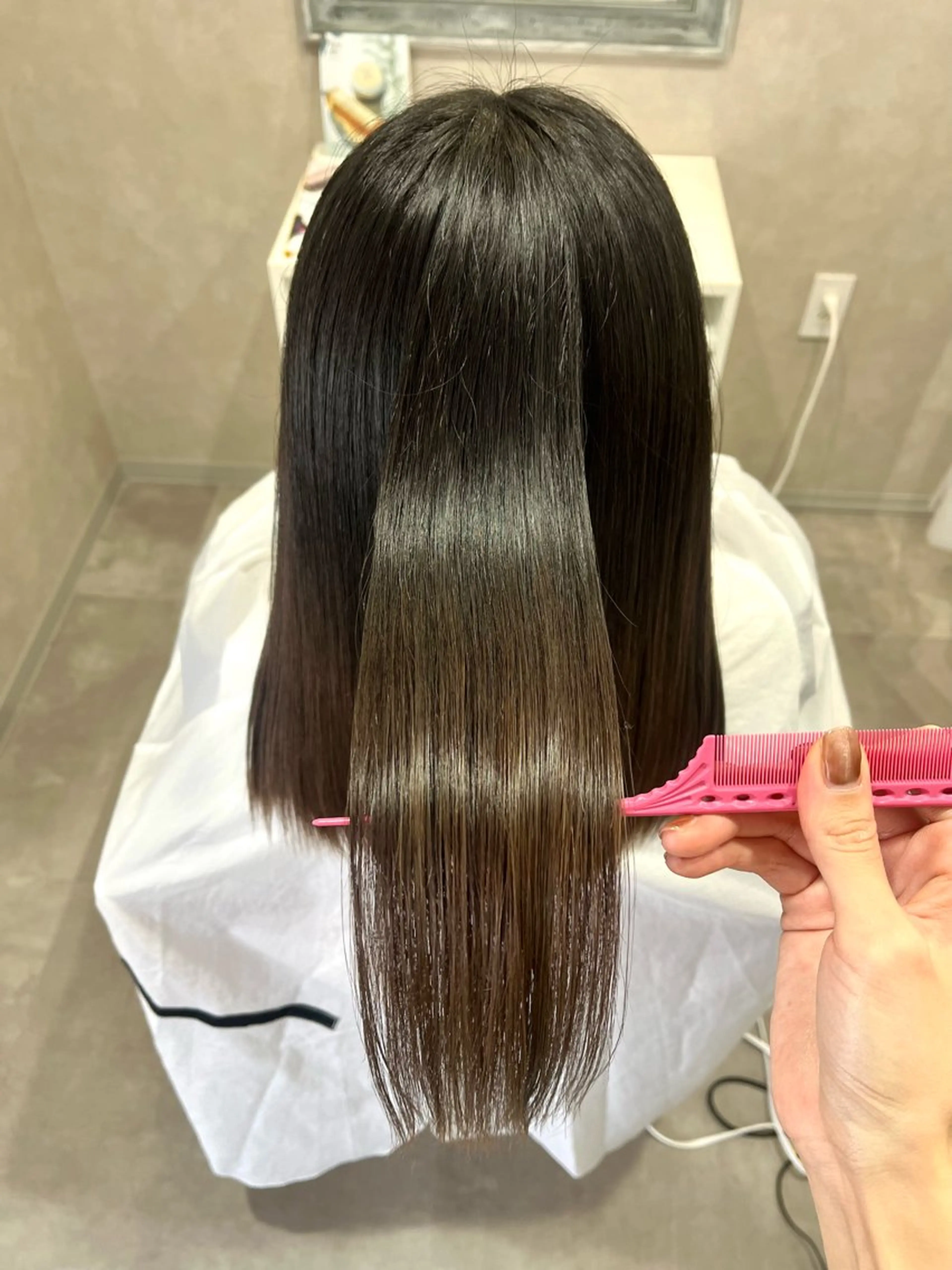 セミロング トリートメント 森 愛友のヘアスタイル