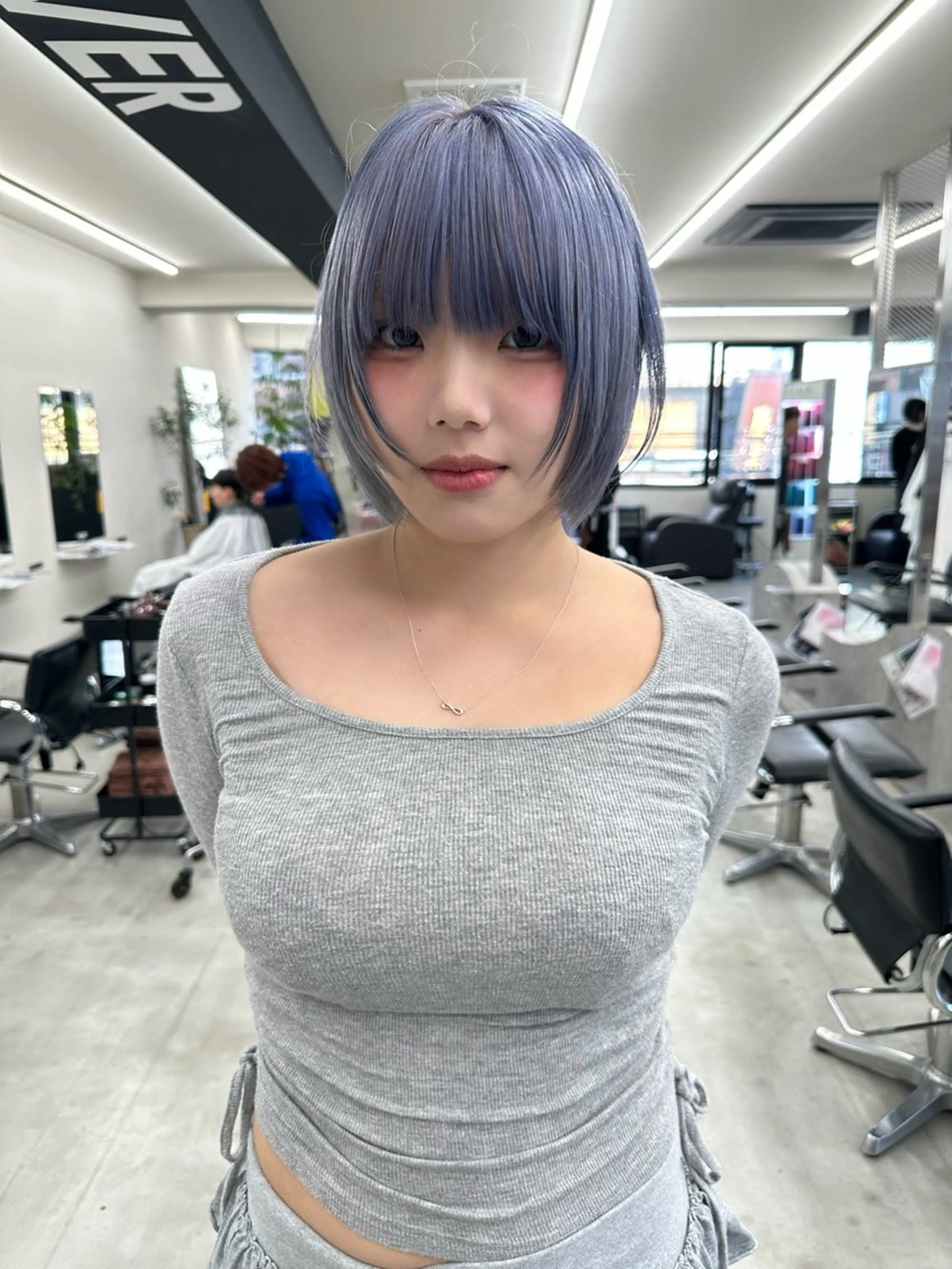 ショート Hug👩🏼‍🦱 ハイトーンボブのヘアスタイル