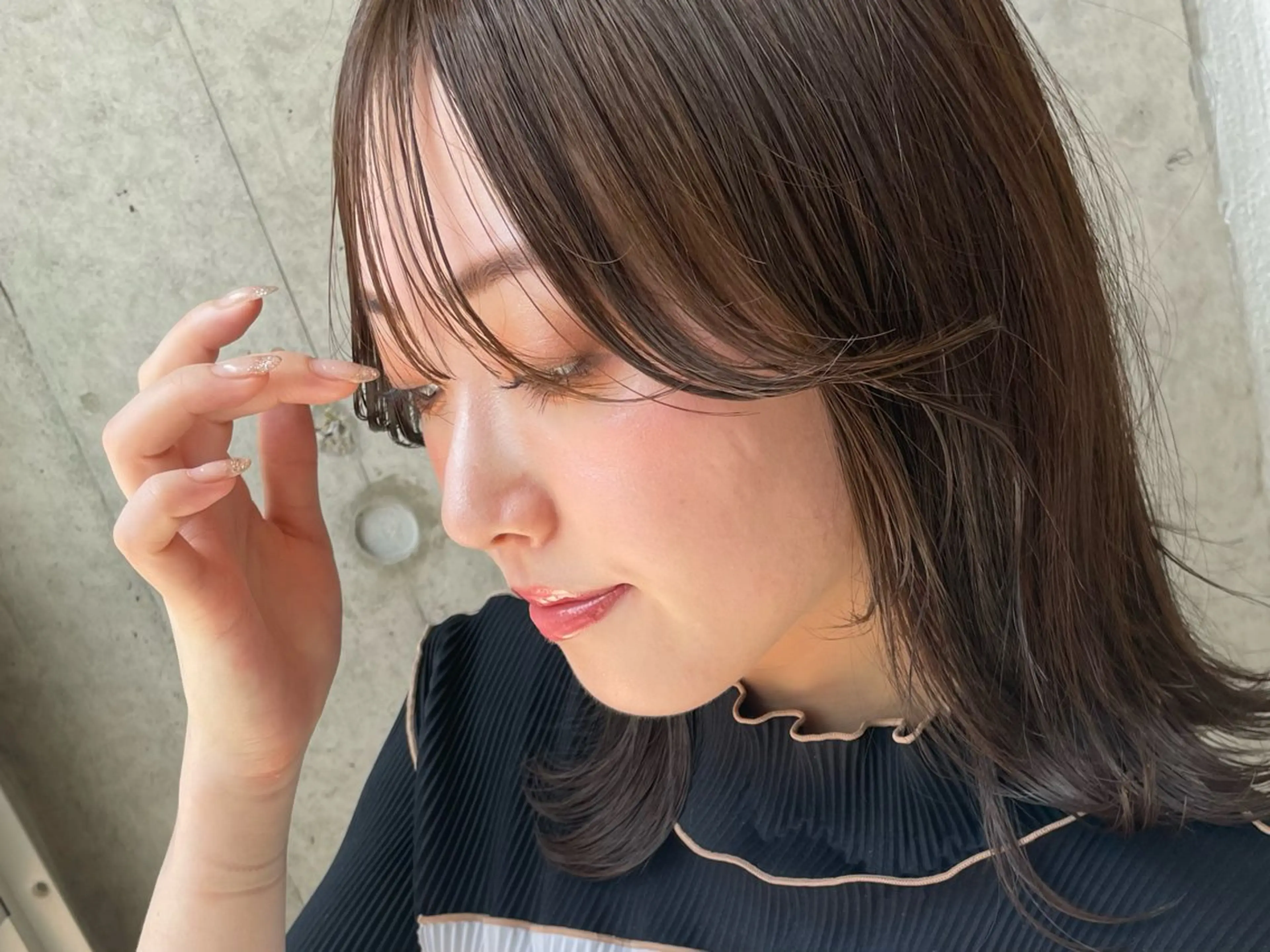 ミディアム カラー くびれヘア LadA AIのヘアスタイル