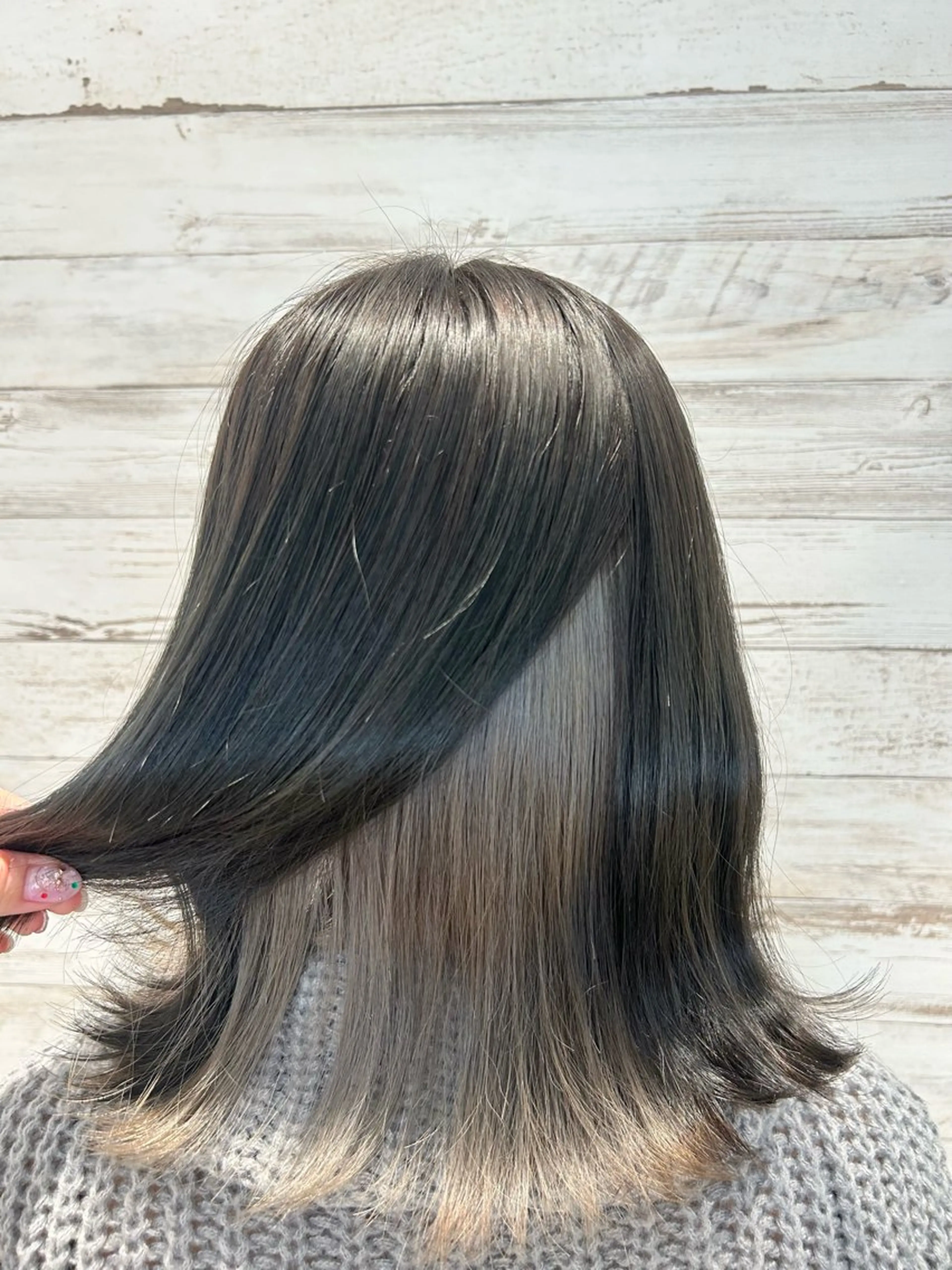 ミディアム カラー ブリーチ イヤリングカラー グレージュ インナーカラー 髪質改善/縮毛矯正 ツヤ髪🩷さつきのヘアスタイル