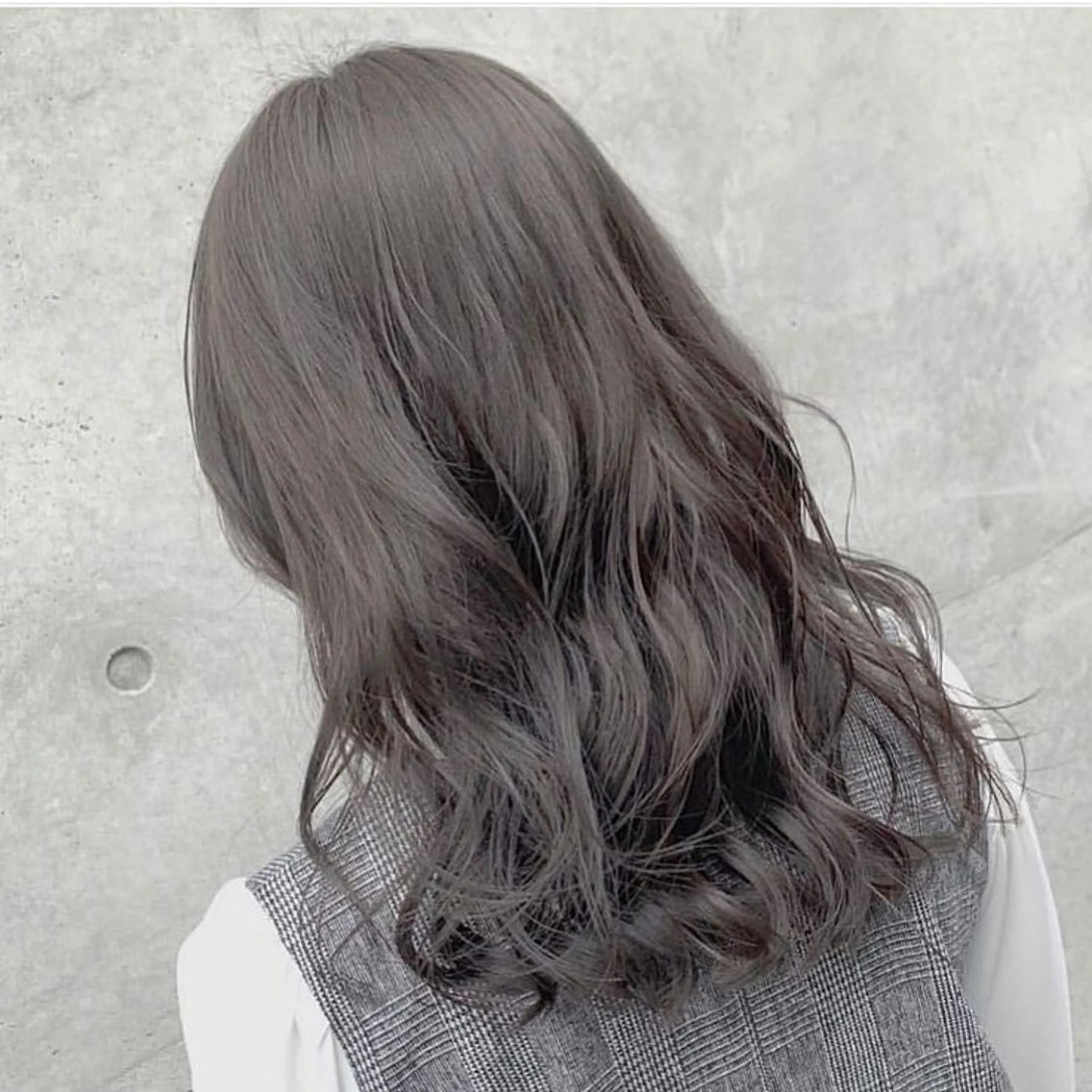 ロング カラー アッシュ ベージュカラー ブリーチ ケアブリーチ ダブルカラー ヘアカラー 🌼あんなtrend color🌼のヘアスタイル