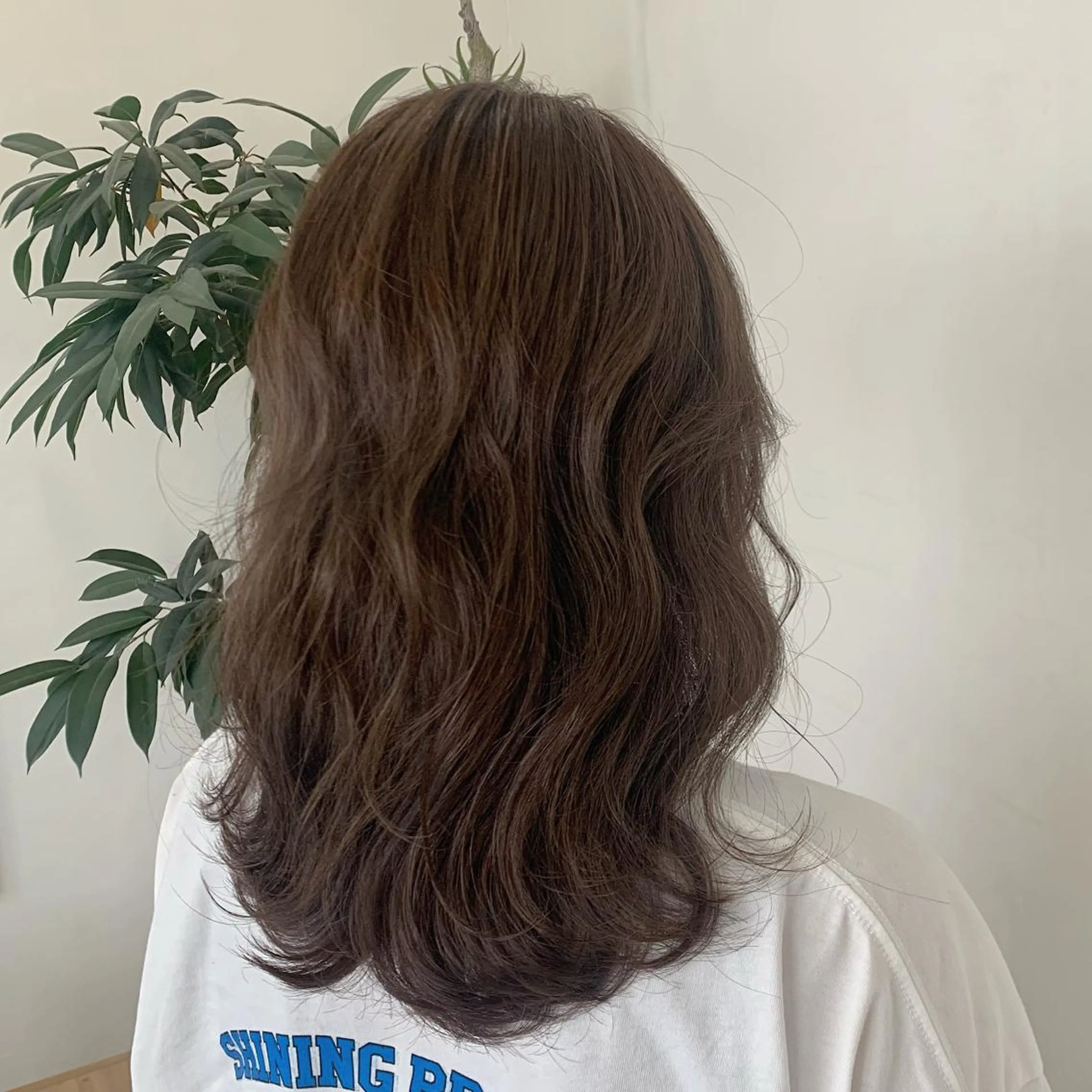 ミディアム カラー オレンジ ヘアカラー 甲斐 もあのヘアスタイル