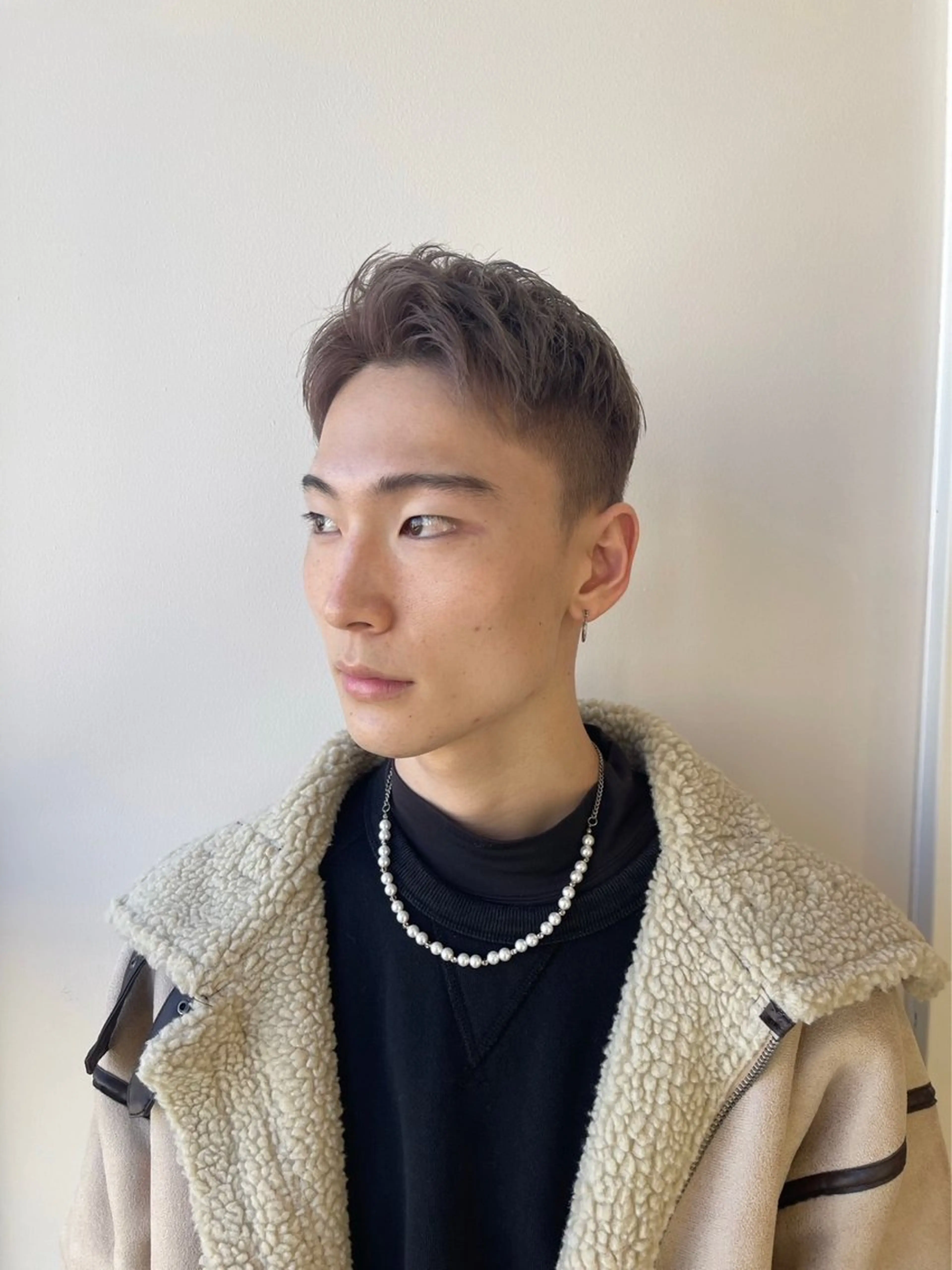 カラー メンズ メンズハイトーン 刈り上げ ハイトーンカラー 鶴﨑 美優亜のヘアスタイル