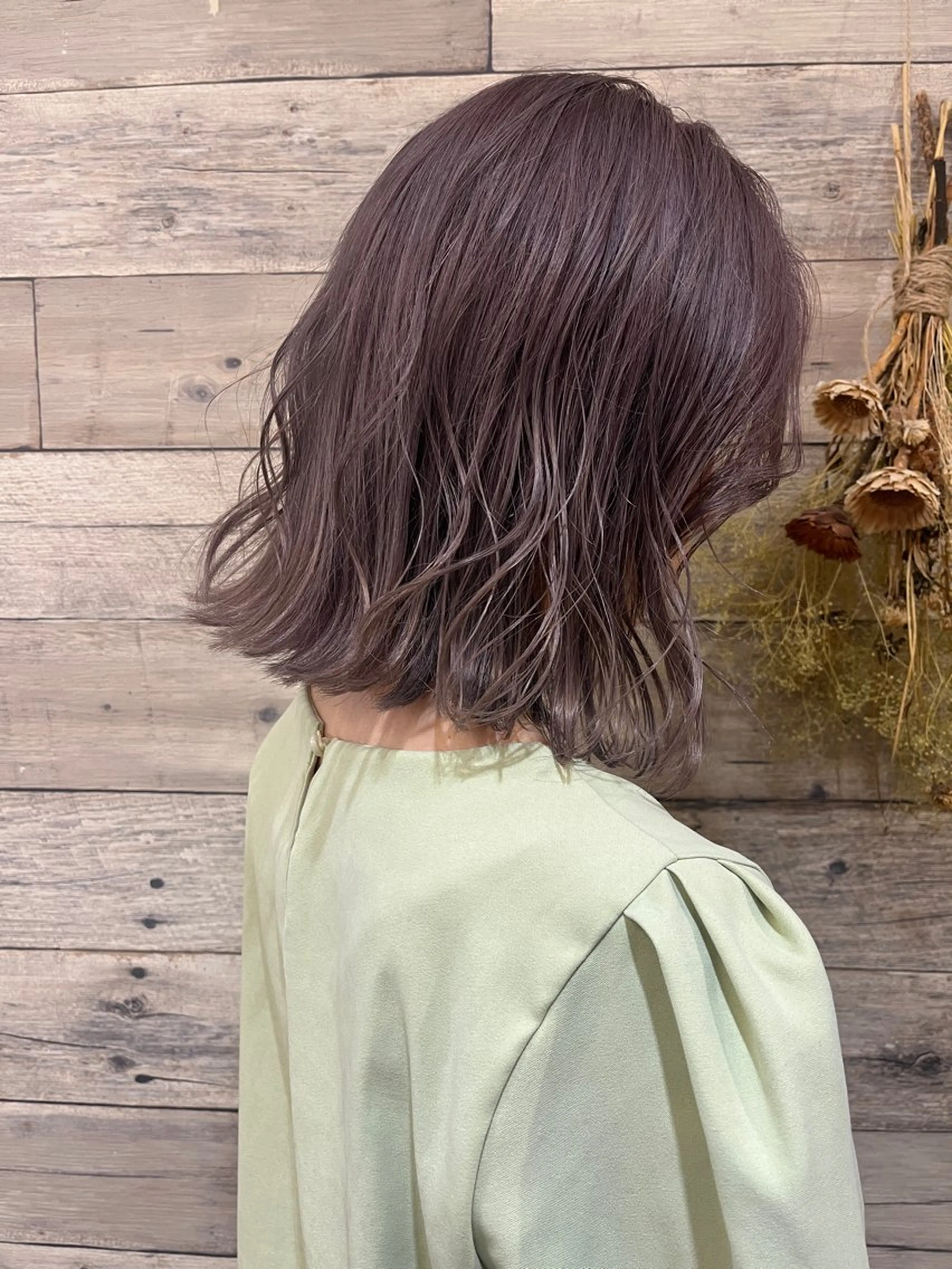 ミディアム カラー 透明感カラー ラベンダーカラー ラベンダーグレー ヘアカラー enn 髪質改善🩷 曽根依咲のヘアスタイル