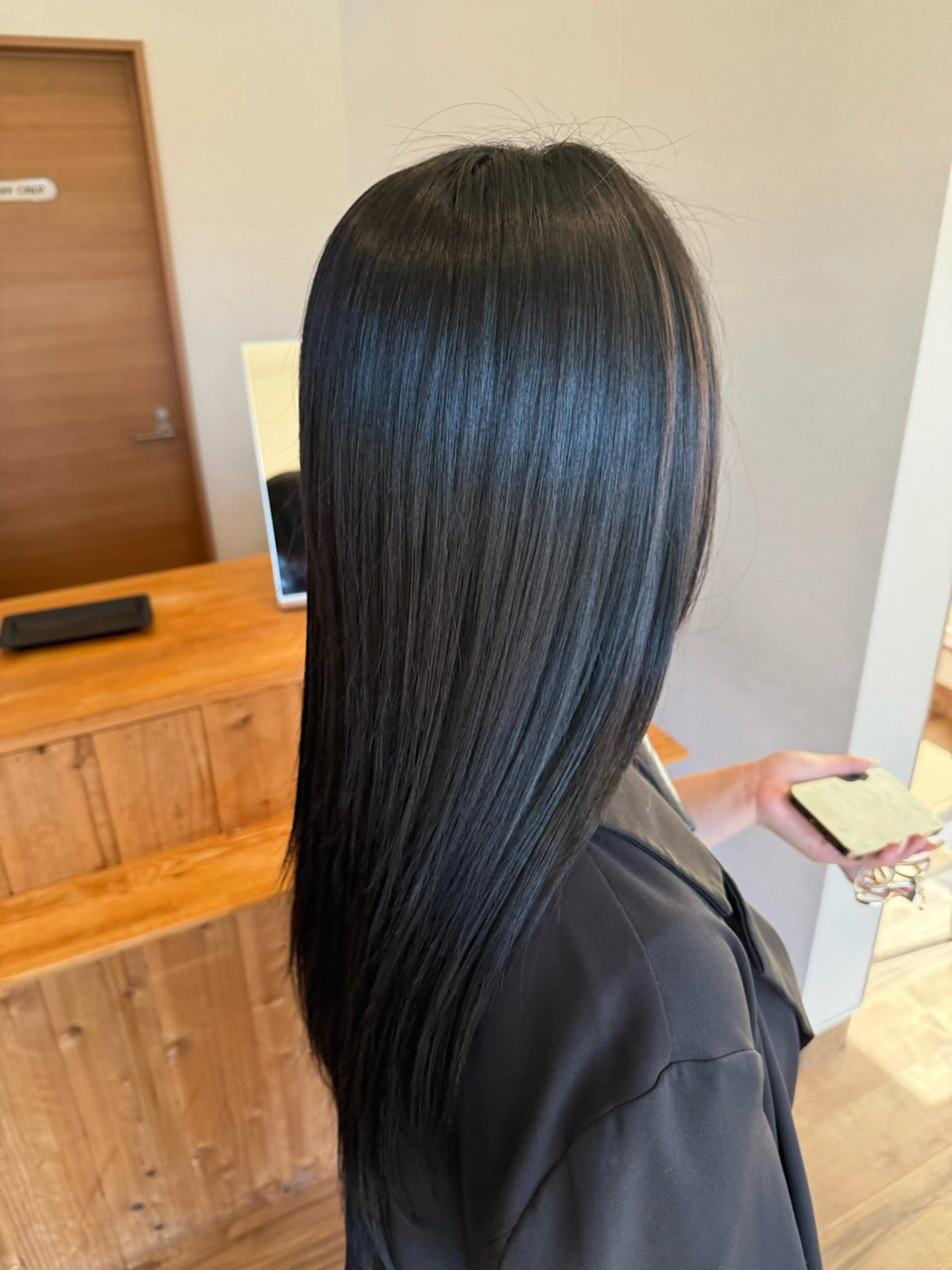 カラー 黒髪 ブルーカラー ブルーブラック ヘアカラー タガミ リンカのヘアスタイル