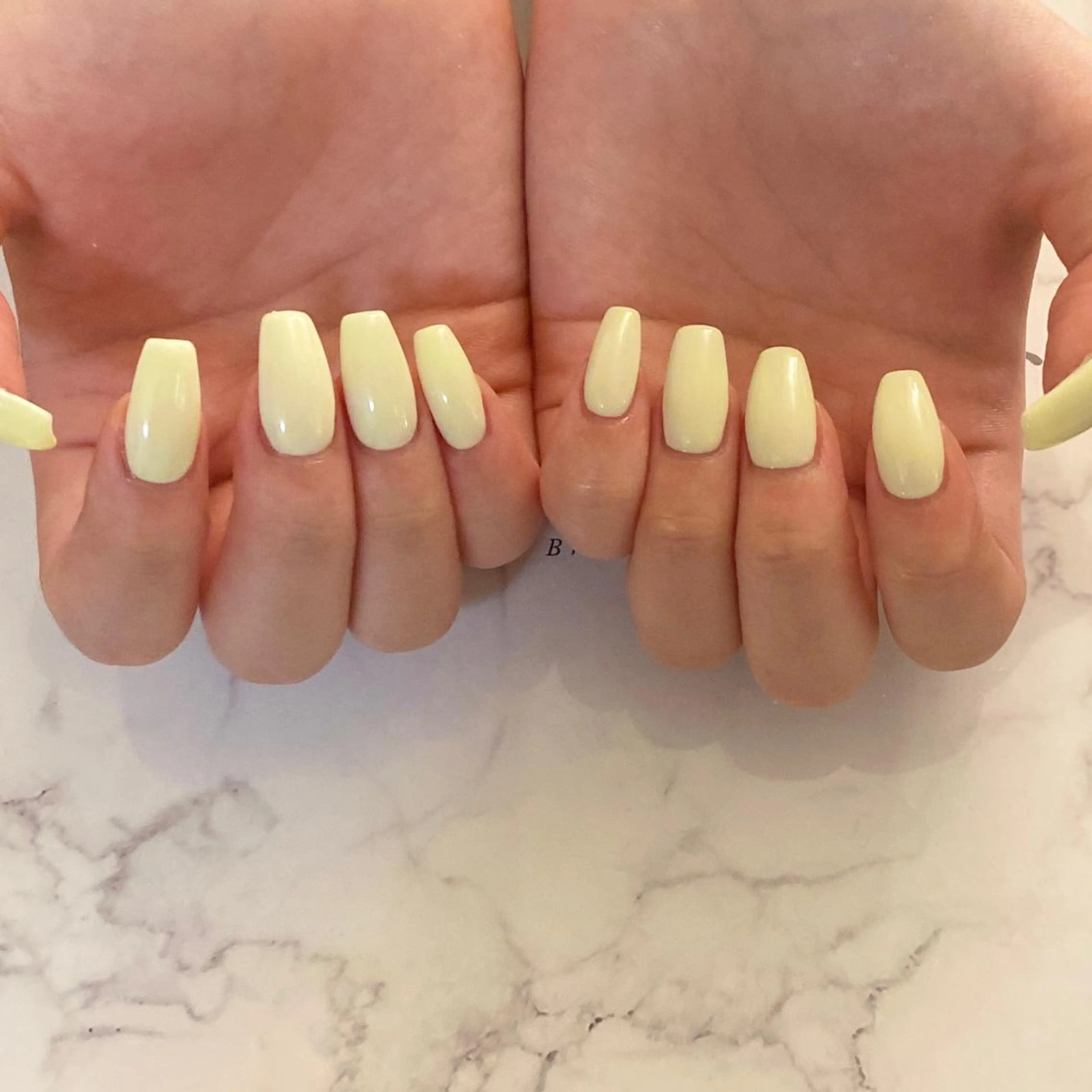 ショート カラー パーマ ヘアアレンジ メンズ キッズ ネイル マツエク・マツパ アイブロウ 眉カラー ジェルネイル ワンカラーネイル パラジェル ハンドネイル フットネイル ease NAIL SALONのネイルデザイン