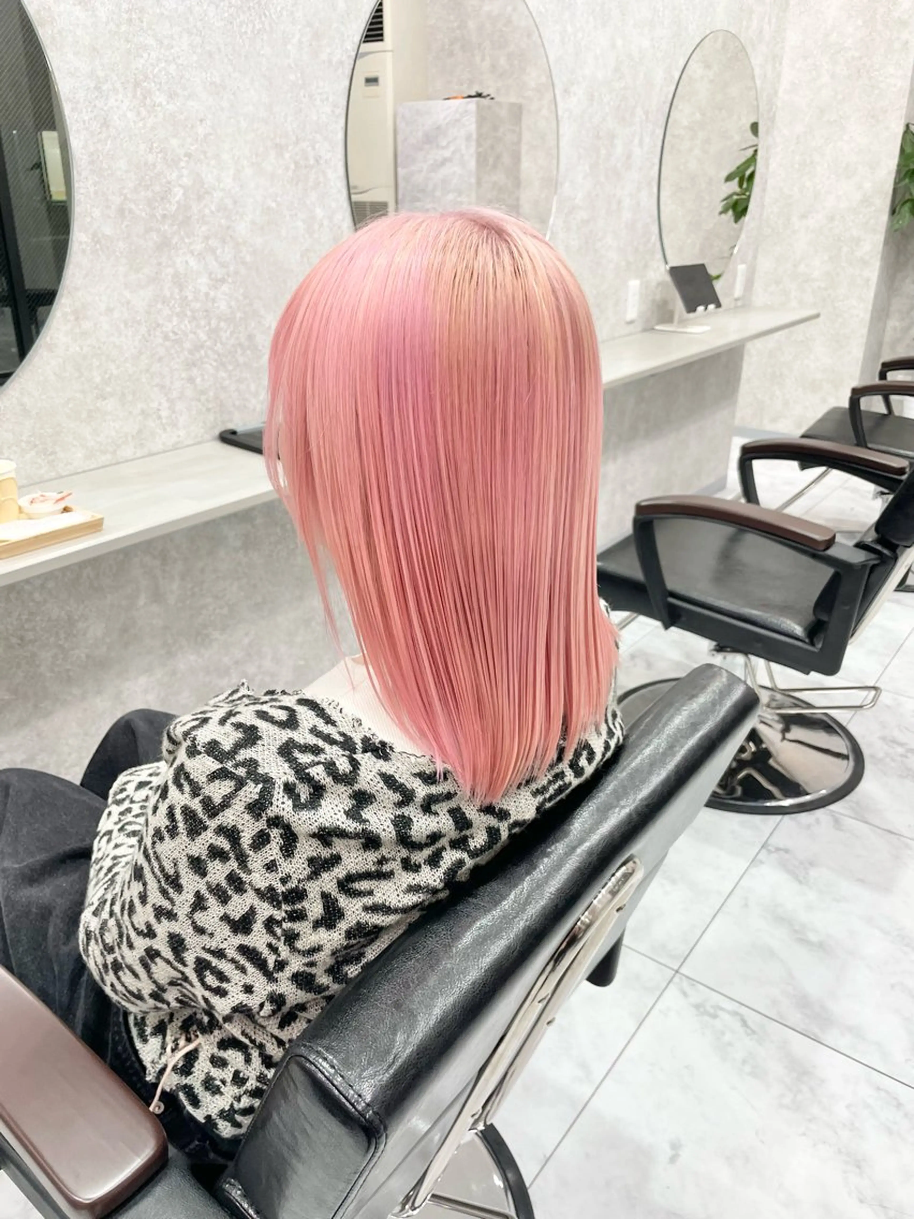 ミディアム 🦋ハイトーン🦋 石山 希理🦋のヘアスタイル