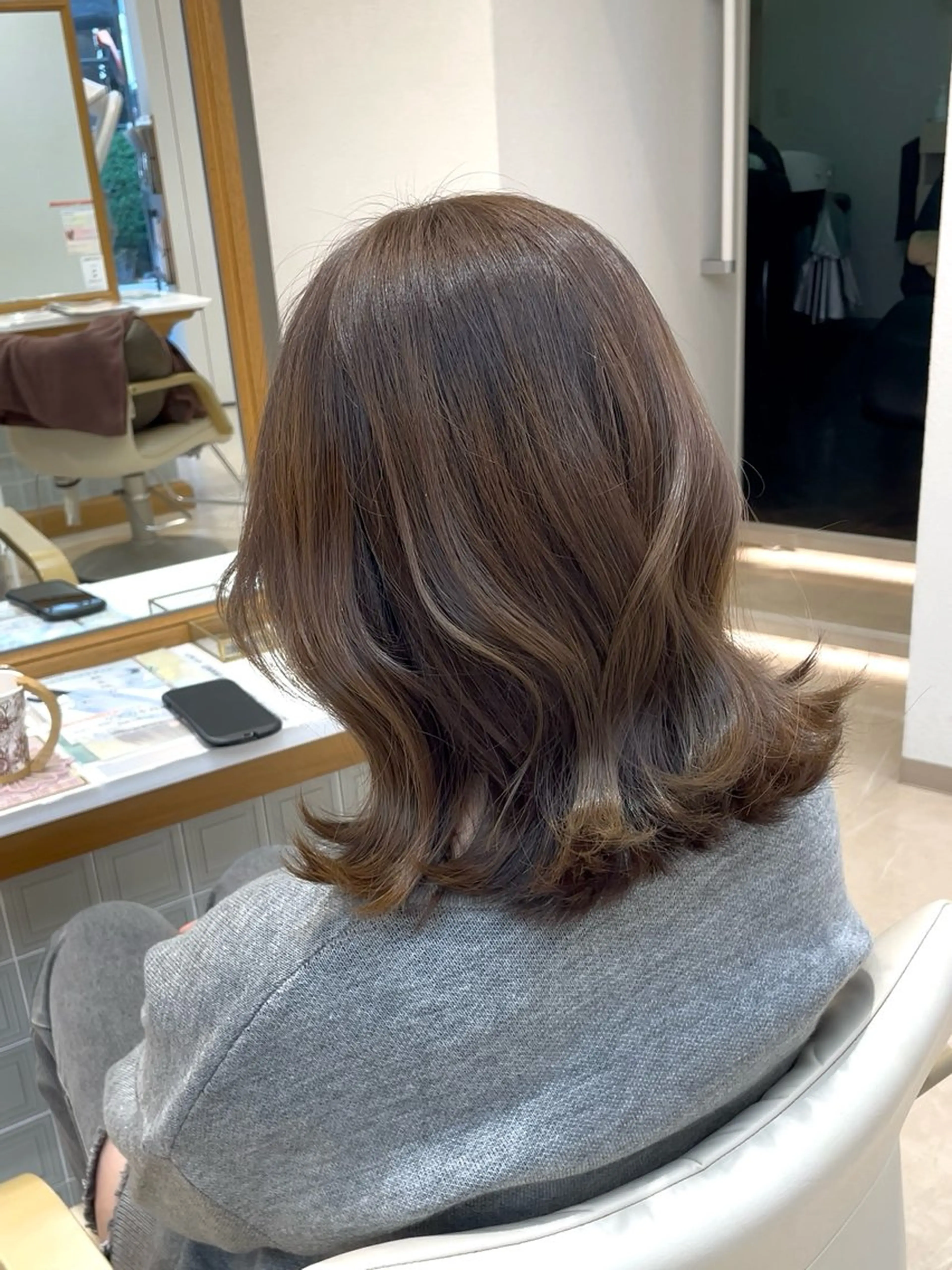 ミディアム カラー ベージュカラー ミルクティーベージュ カット ヘアカラー トリートメント 髪質改善ケア/透明感 カラー伊藤 千尋のヘアスタイル