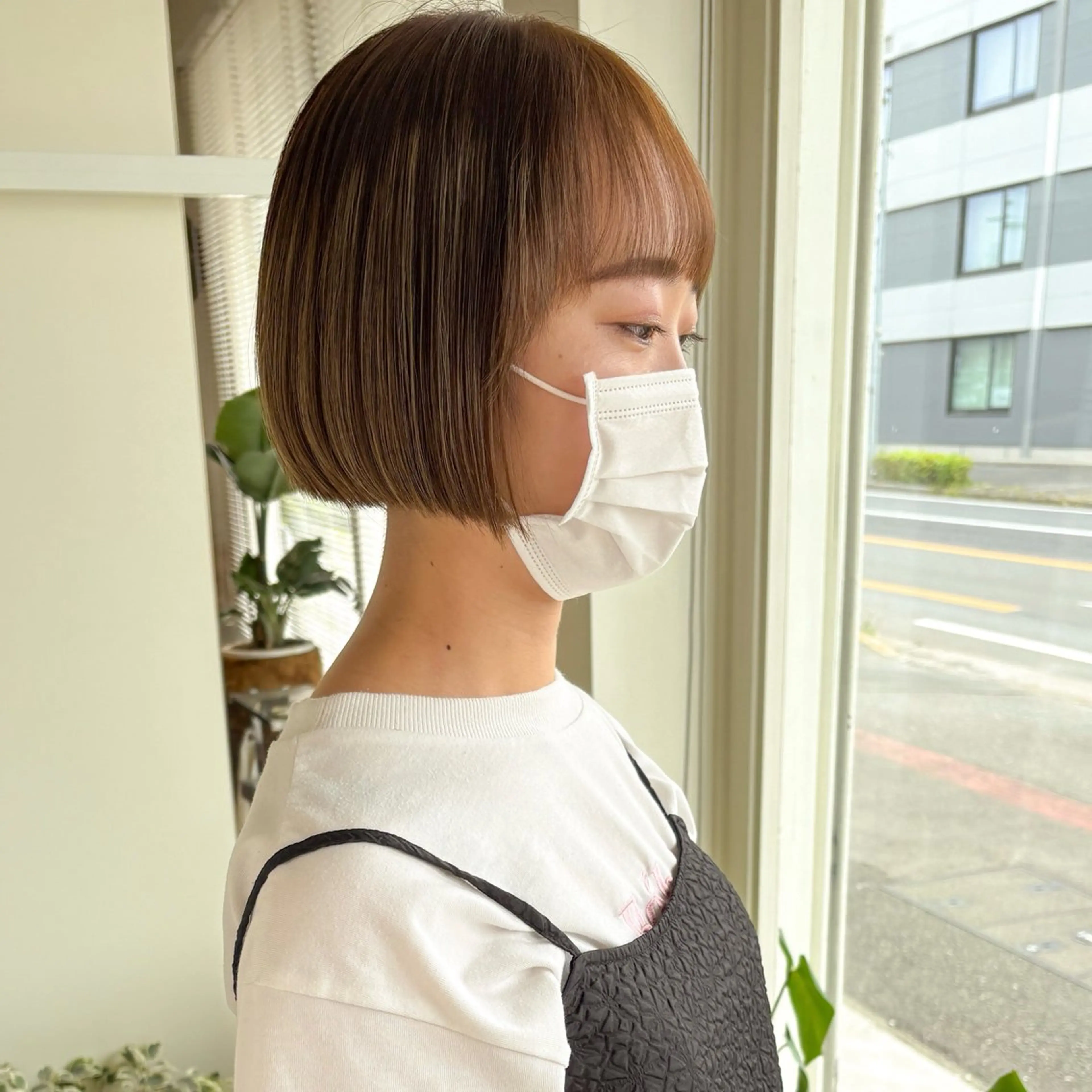 ショート カラー ショートボブ ベージュカラー ハイライトカラー オリーブベージュ ボブ 安西 香利奈のヘアスタイル