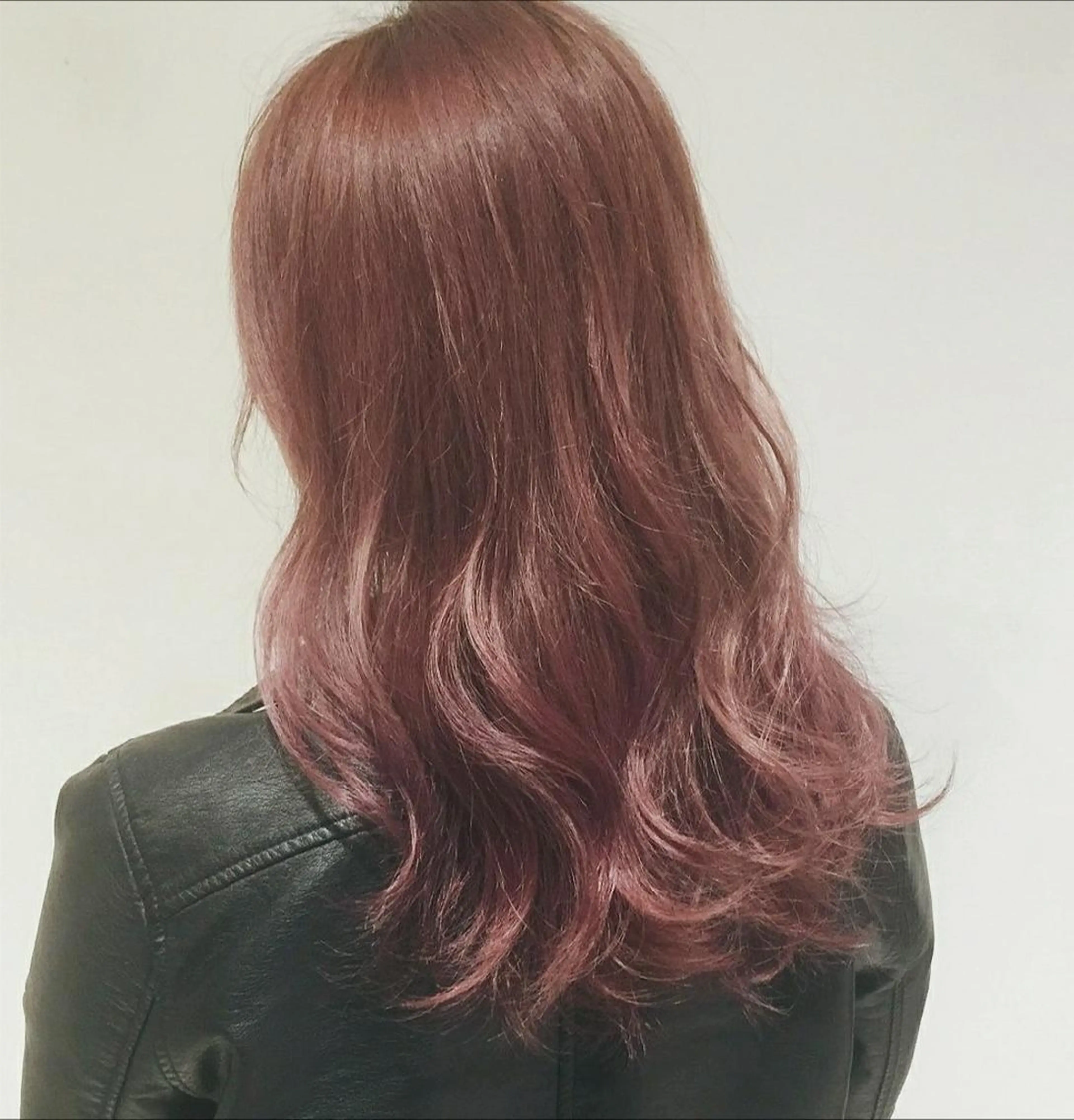 カラー ブリーチ ブルーカラー グレージュ ピンクカラー 竹内啓太 ボブのヘアスタイル