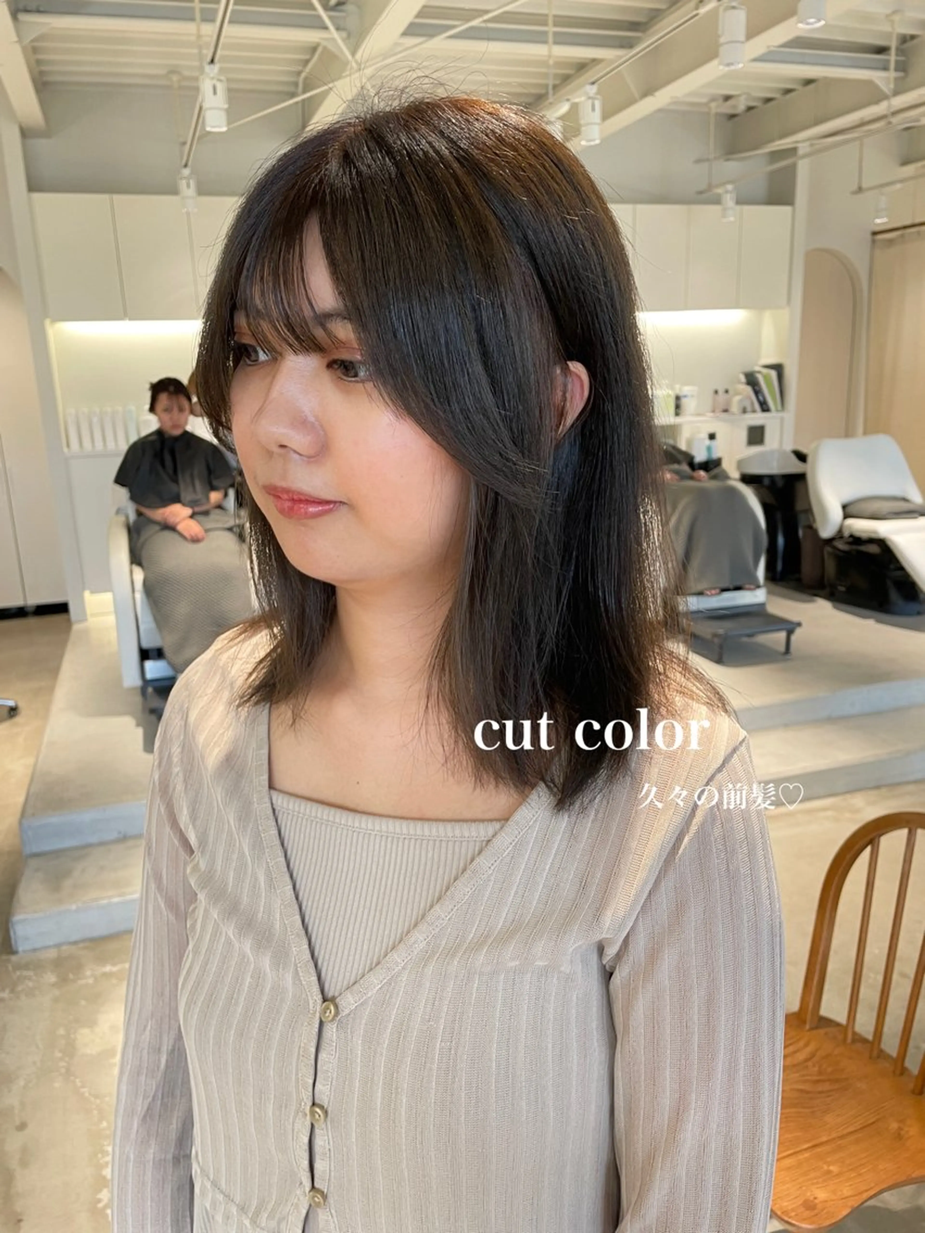 ミディアム カラー 峯崎 葵のヘアスタイル