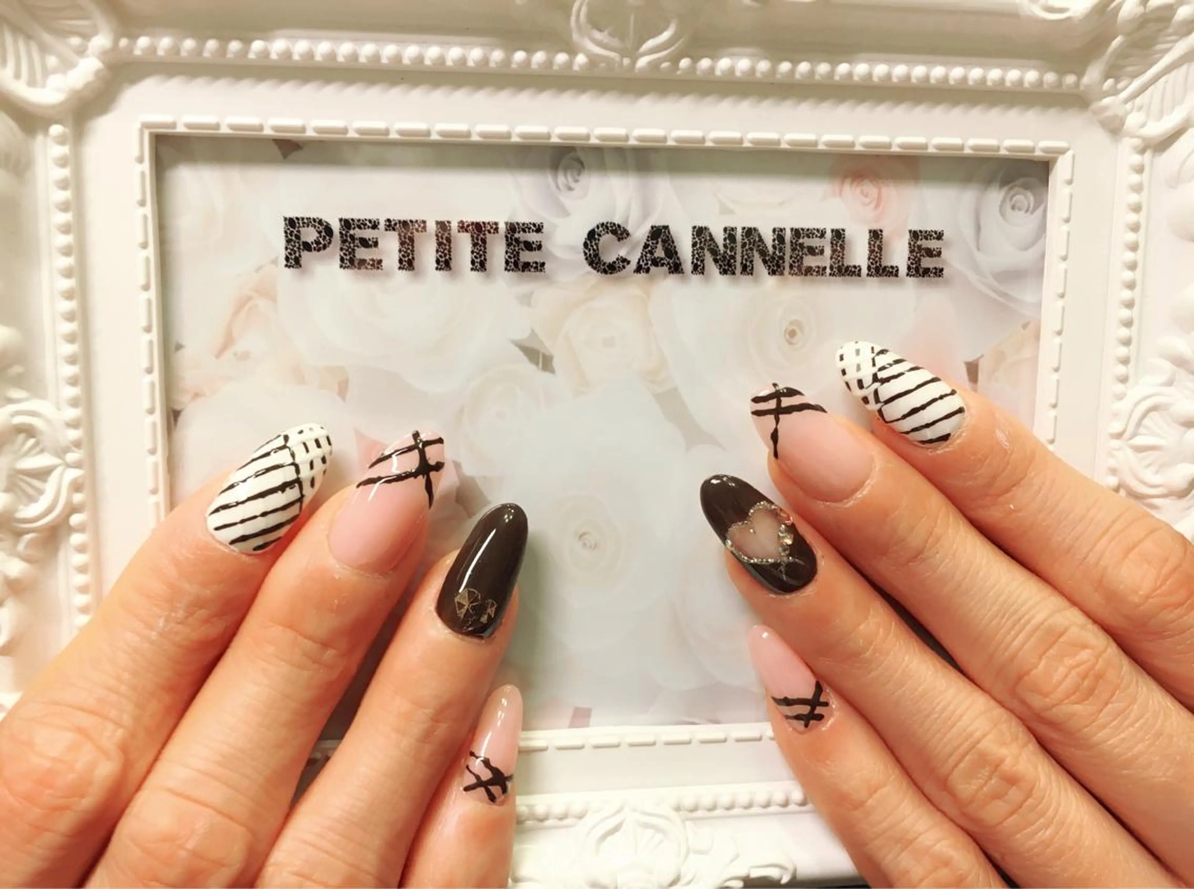 セミロング ネイル Petite Cannelleのネイルデザイン