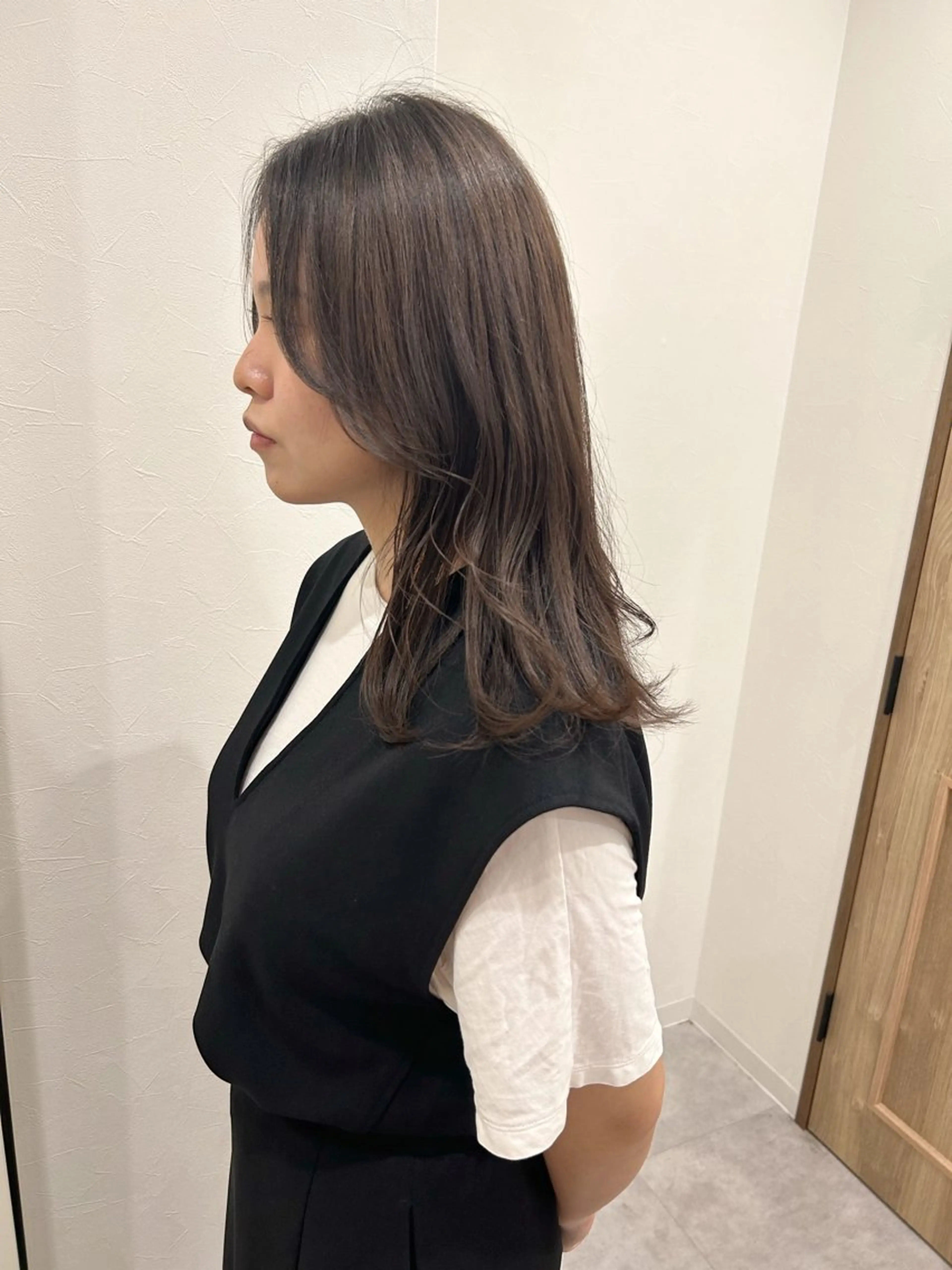 セミロング カラー アッシュ アッシュグレー アッシュグレージュ バレイヤージュ ベージュカラー ボブ/ハイトーン 福生Radix 下田のヘアスタイル