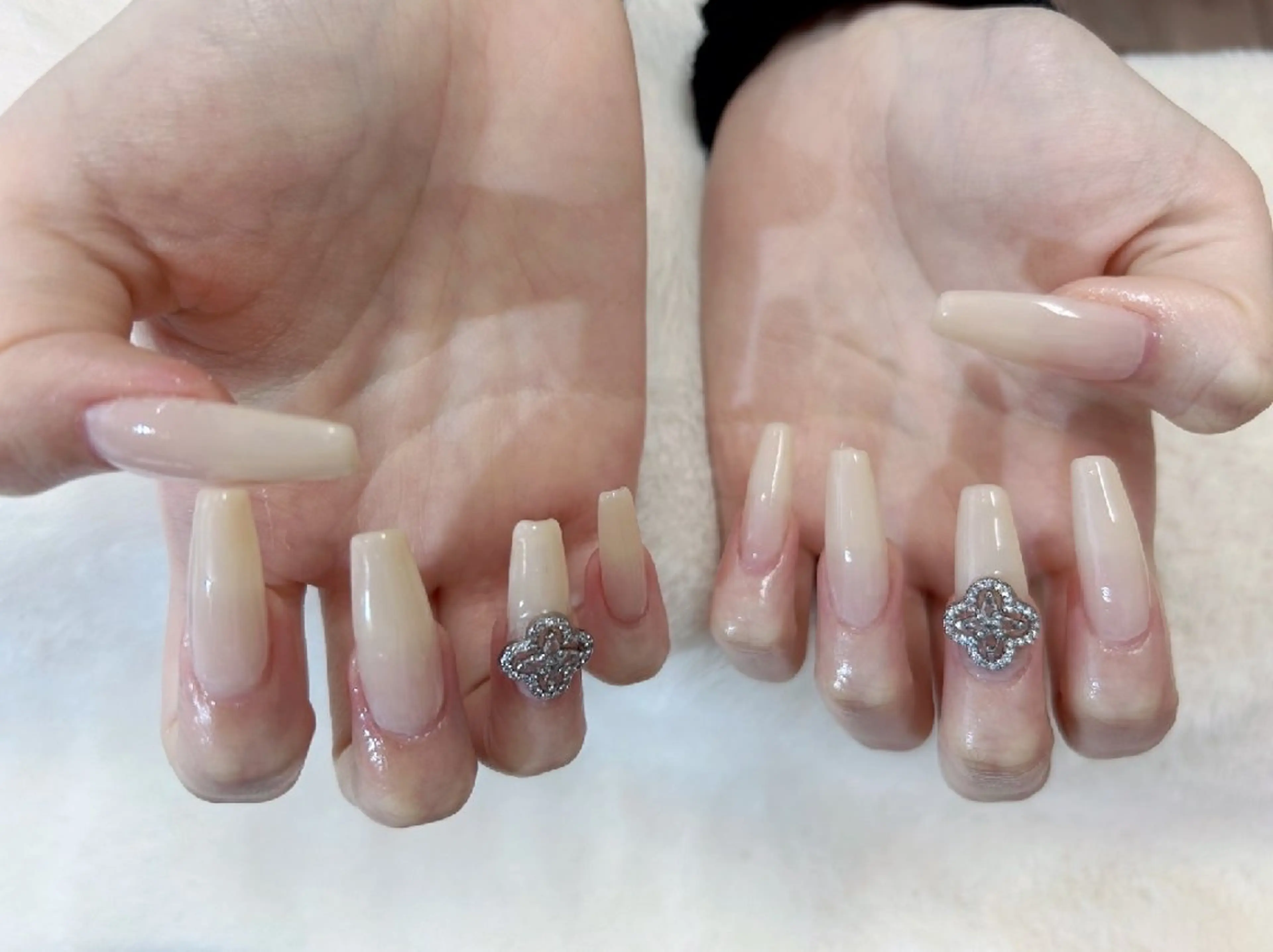 ネイル 長さ出し 心斎橋Salon Epokkuのネイルデザイン