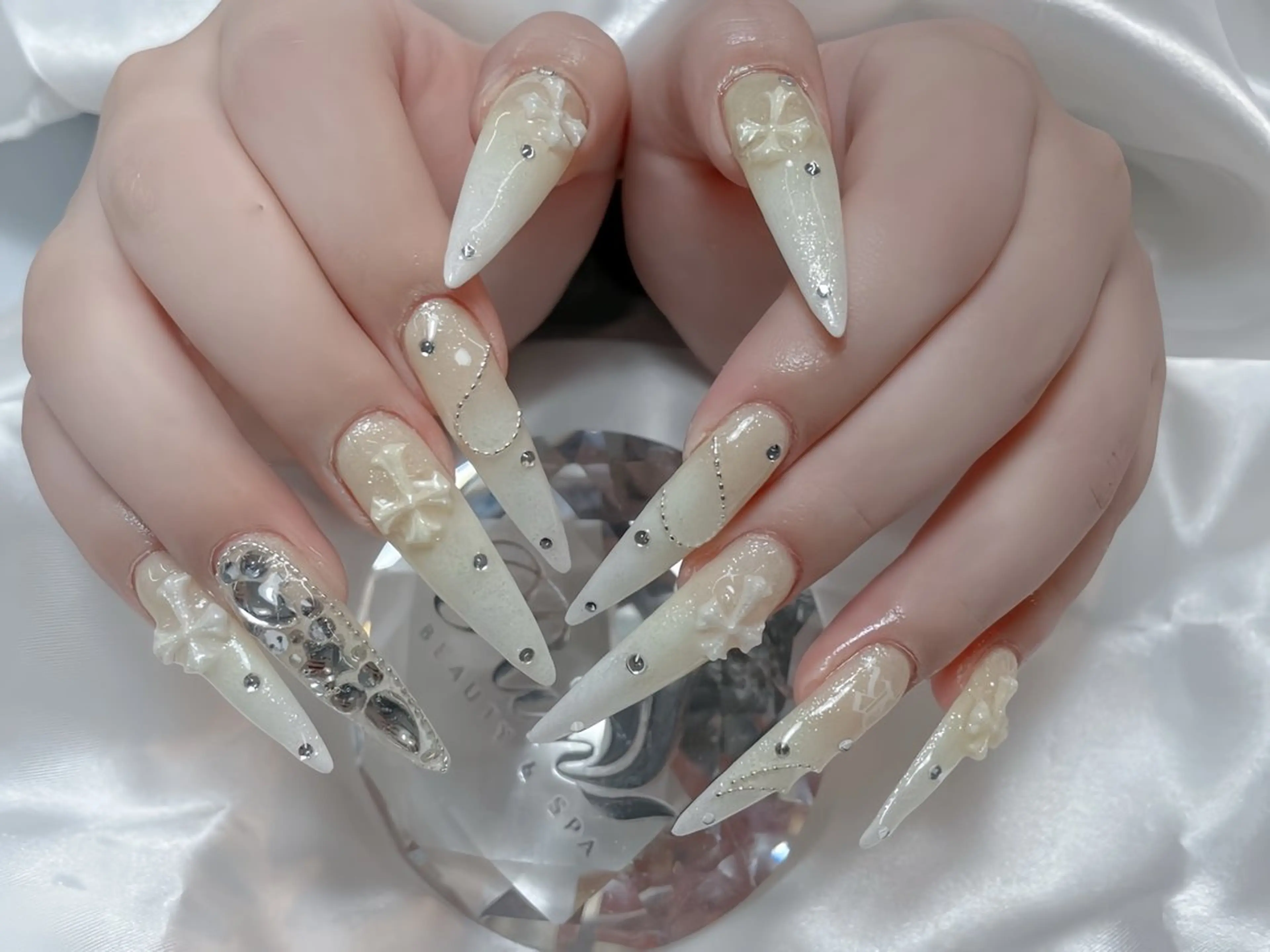 ネイル アートネイル チークネイル ジェルネイル ロングネイル マグネットネイル ハンドネイル Rin Nail 新大久保店のネイルデザイン