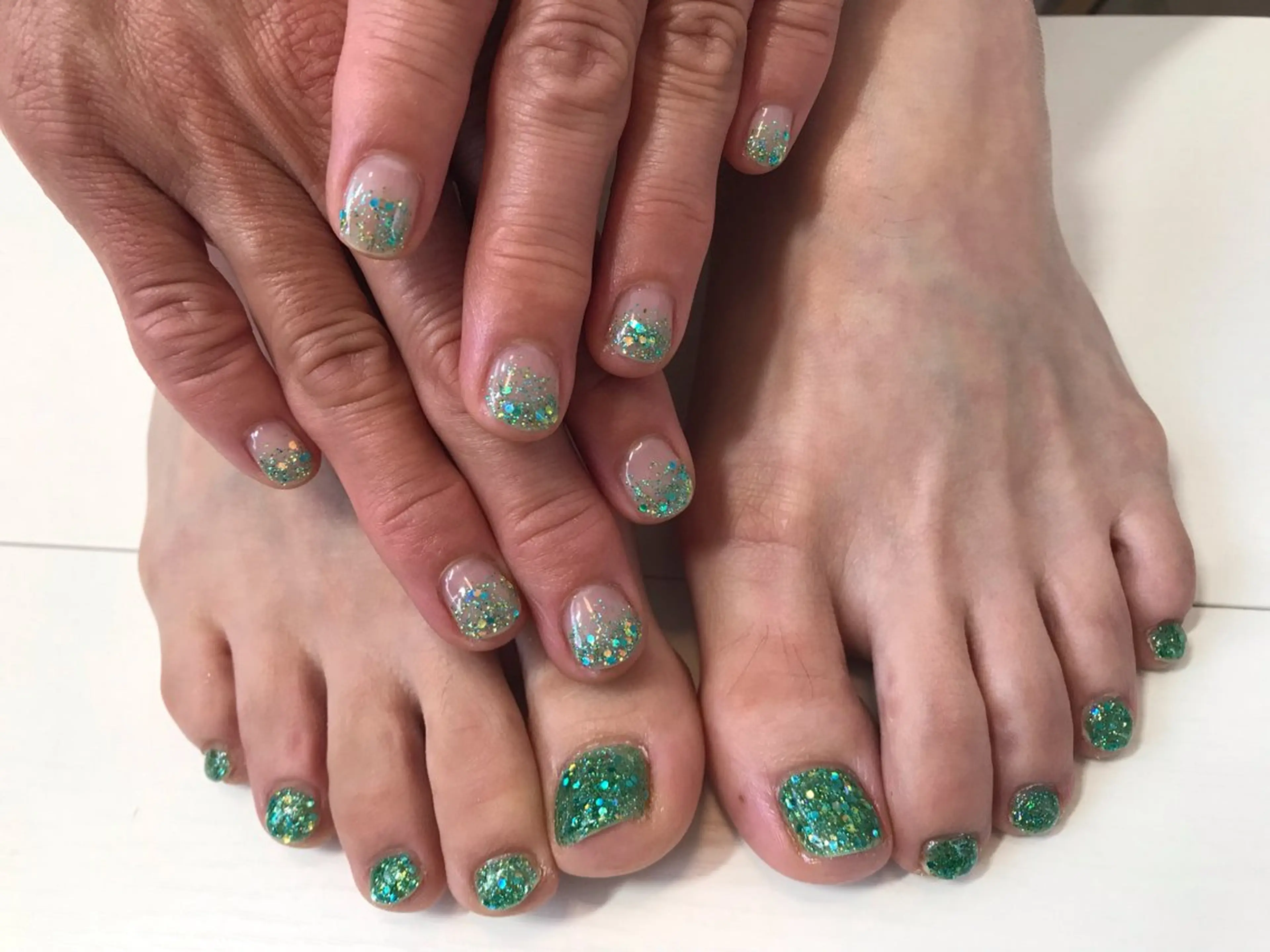 ネイル フットネイル グリーン キラキラネイル ラメ(グリッター) ハンドネイル Nailist Missaのネイルデザイン