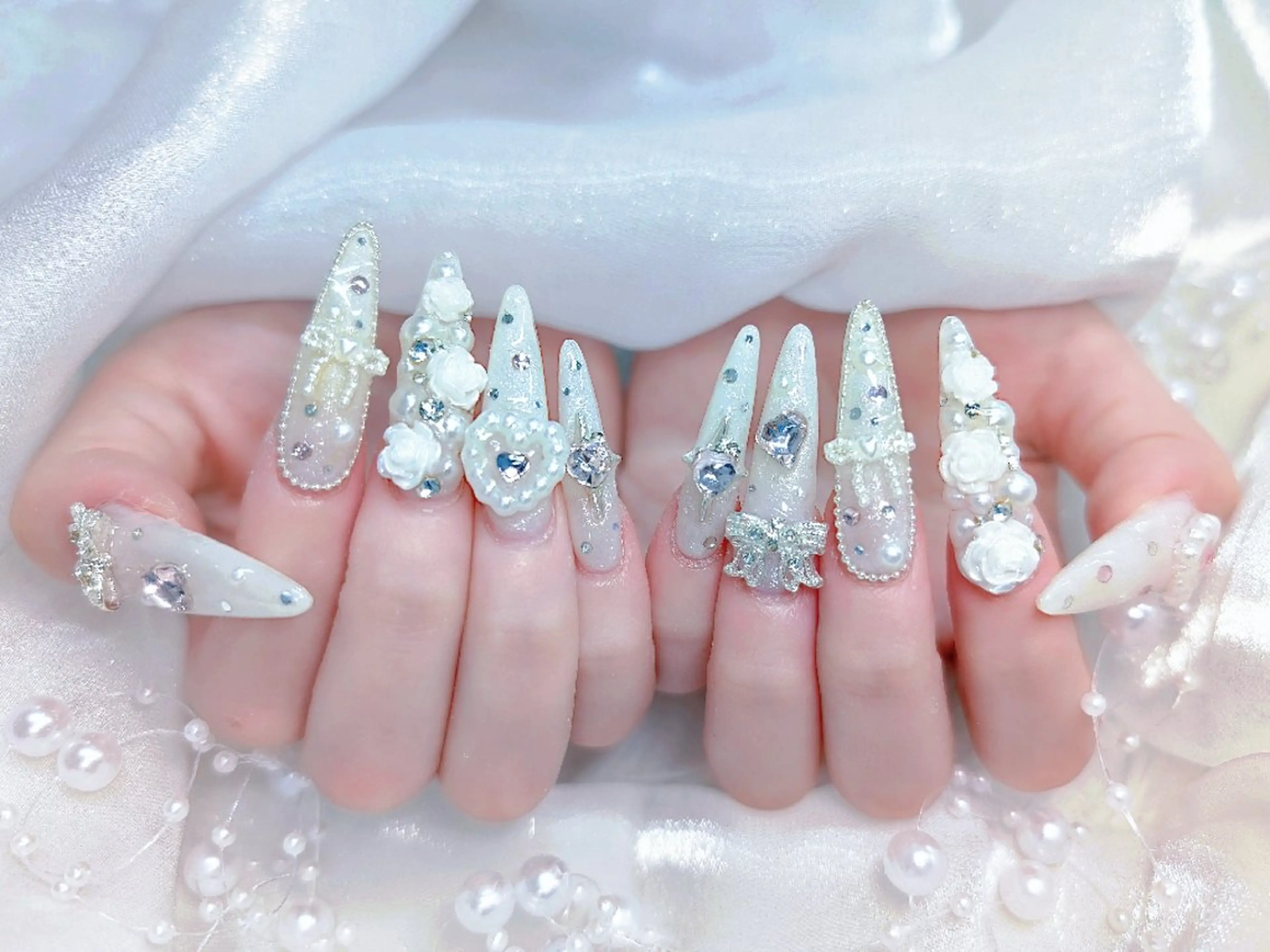 ネイル アートネイル キラキラネイル 持ち込み ニュアンスネイル リボン Chouette Nailのネイルデザイン