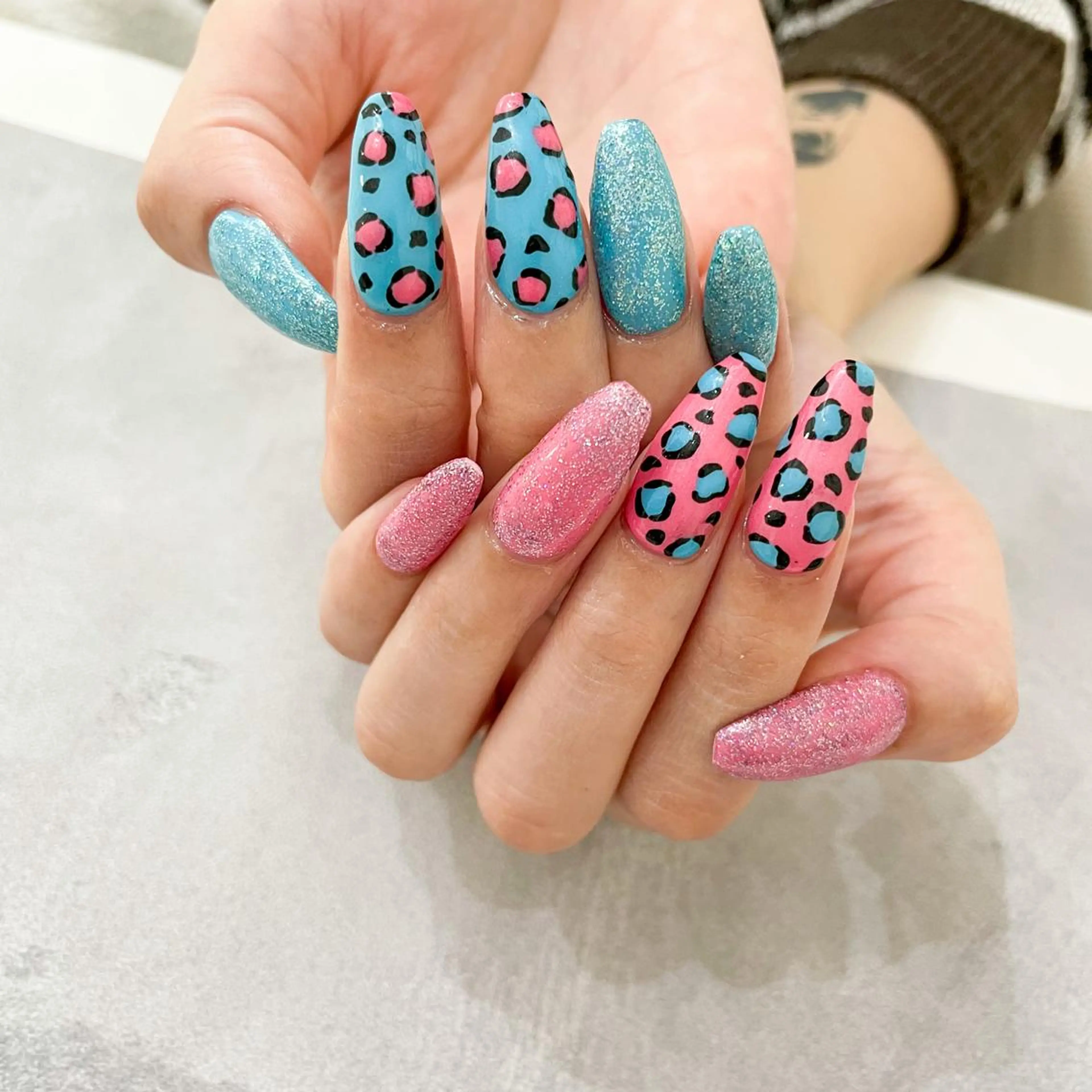 ネイル ハンドネイル ゴテゴテ💙ワンホン リオナのネイルデザイン