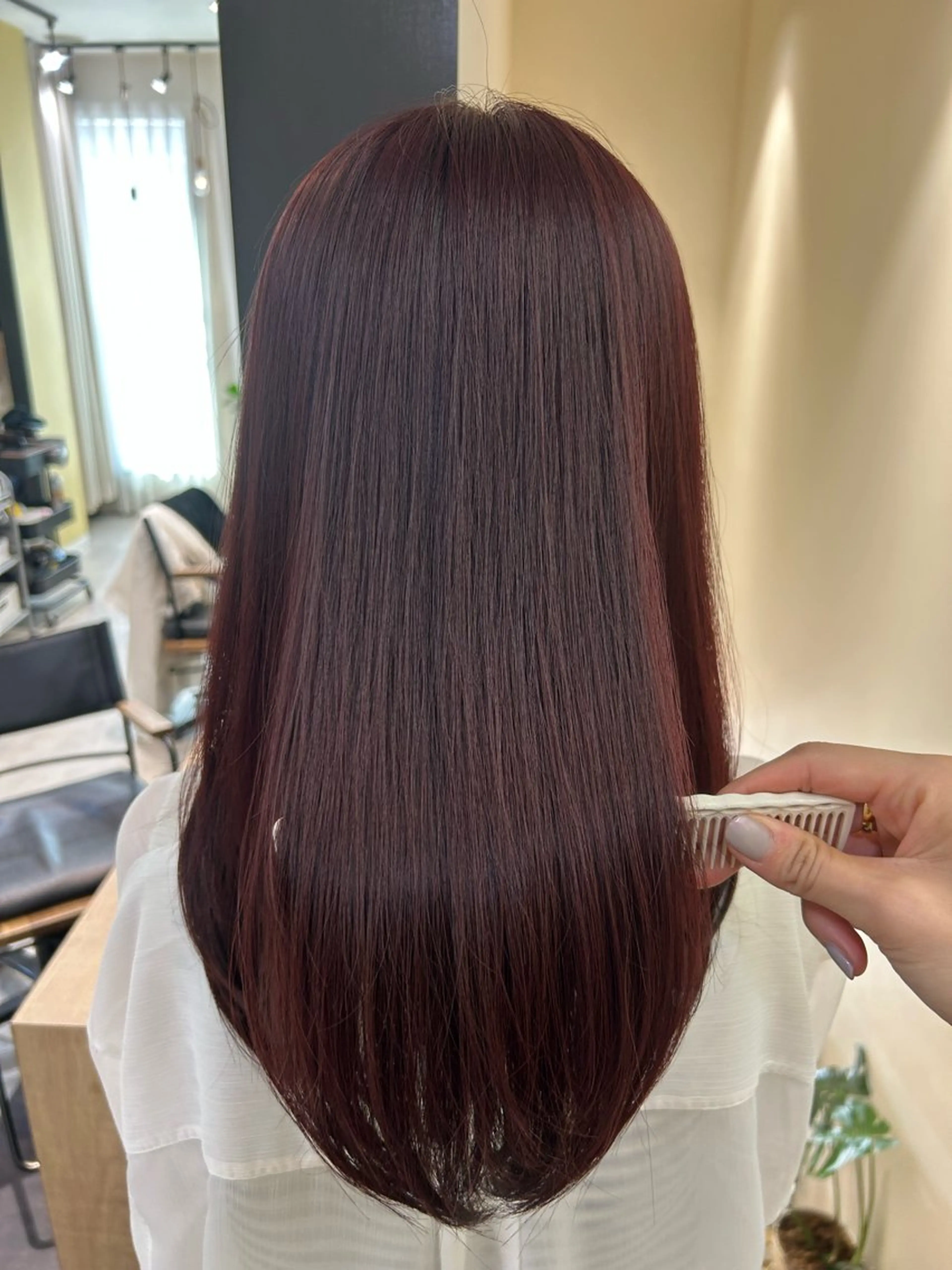 ロング カラー ブリーチ ボルドーカラー ブリーチなしカラー レッドカラー カット ヘアカラー トリートメント hub hair レイヤー/透明感のヘアスタイル