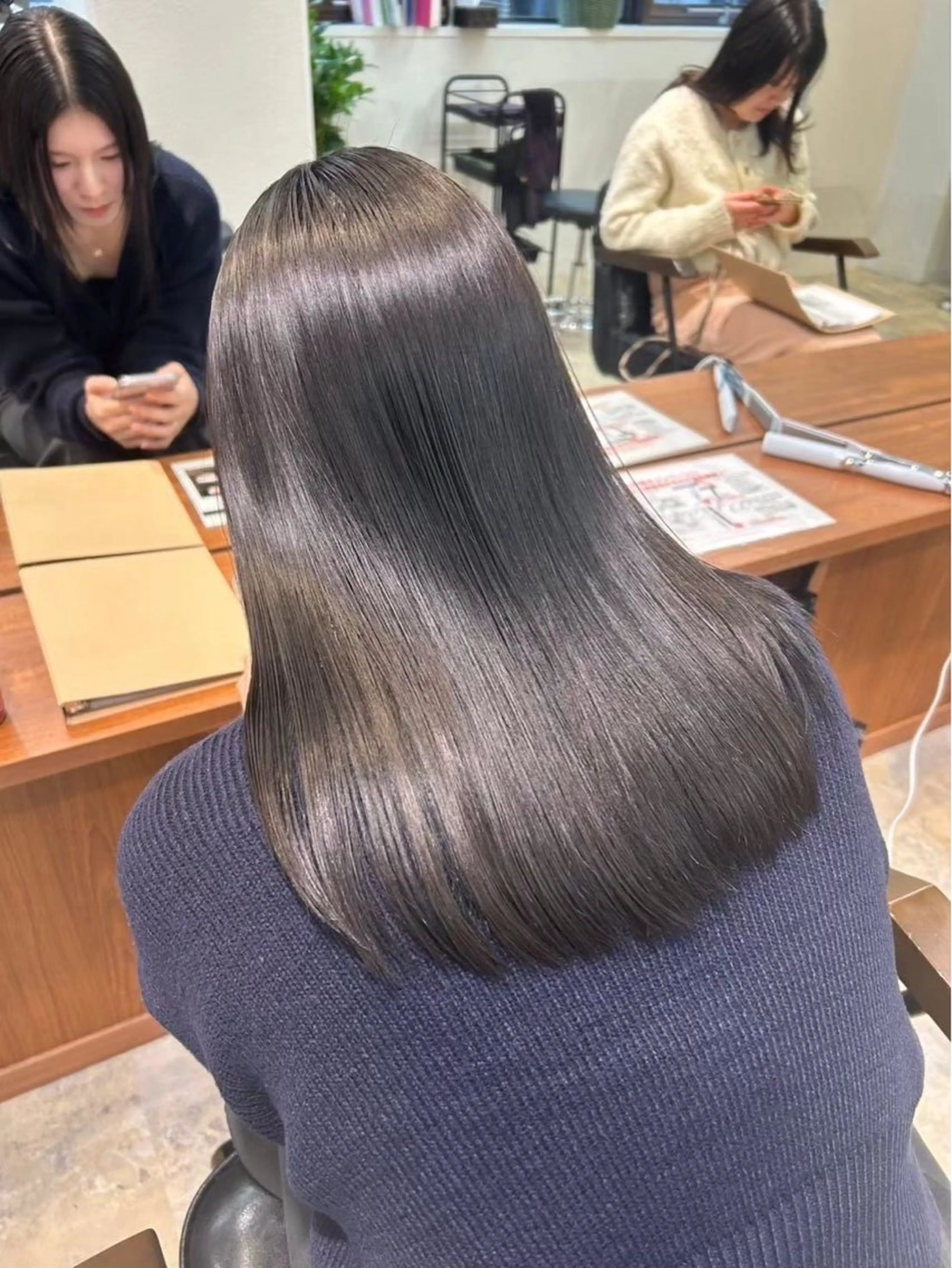 セミロング ヘアカラー トリートメント 艶髪/髪質改善 /透明感カラー/鴻巣のヘアスタイル