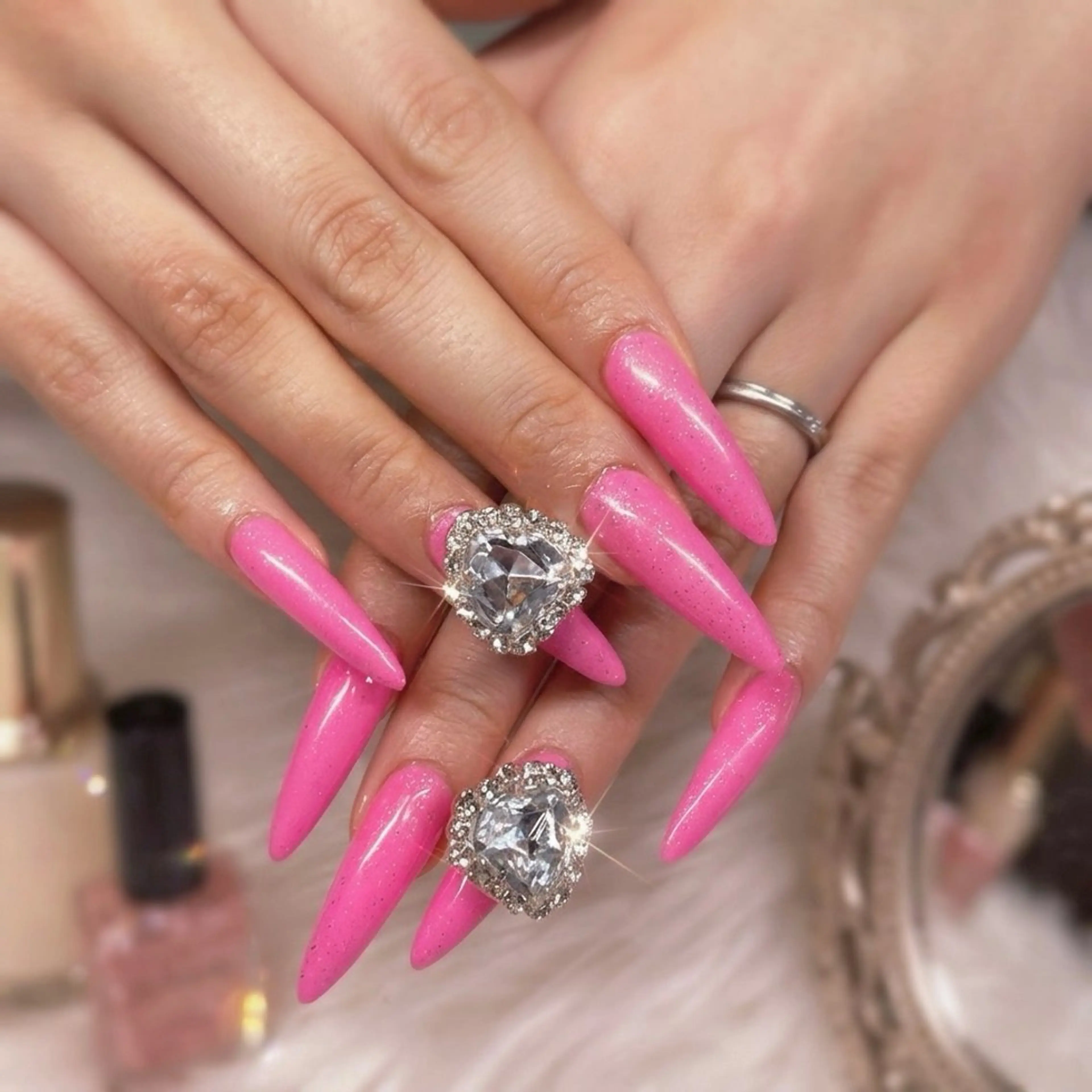 ネイル ハート キラキラネイル ピンク ハンドネイル TUNEHA堂 (チュネハドウ)のネイルデザイン