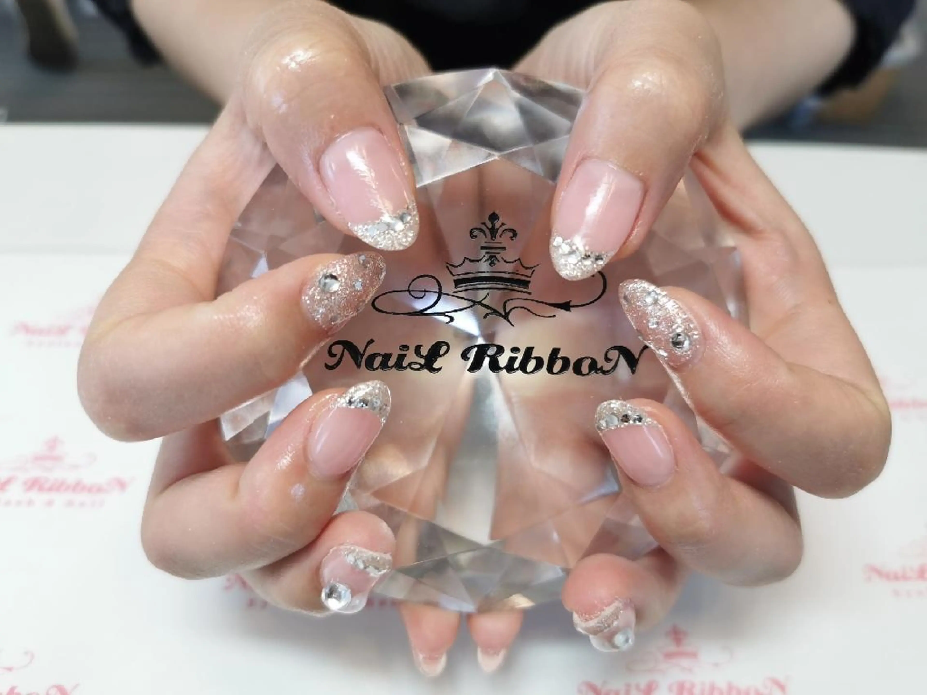 ネイル ネイルリボン 受付スタッフのネイルデザイン