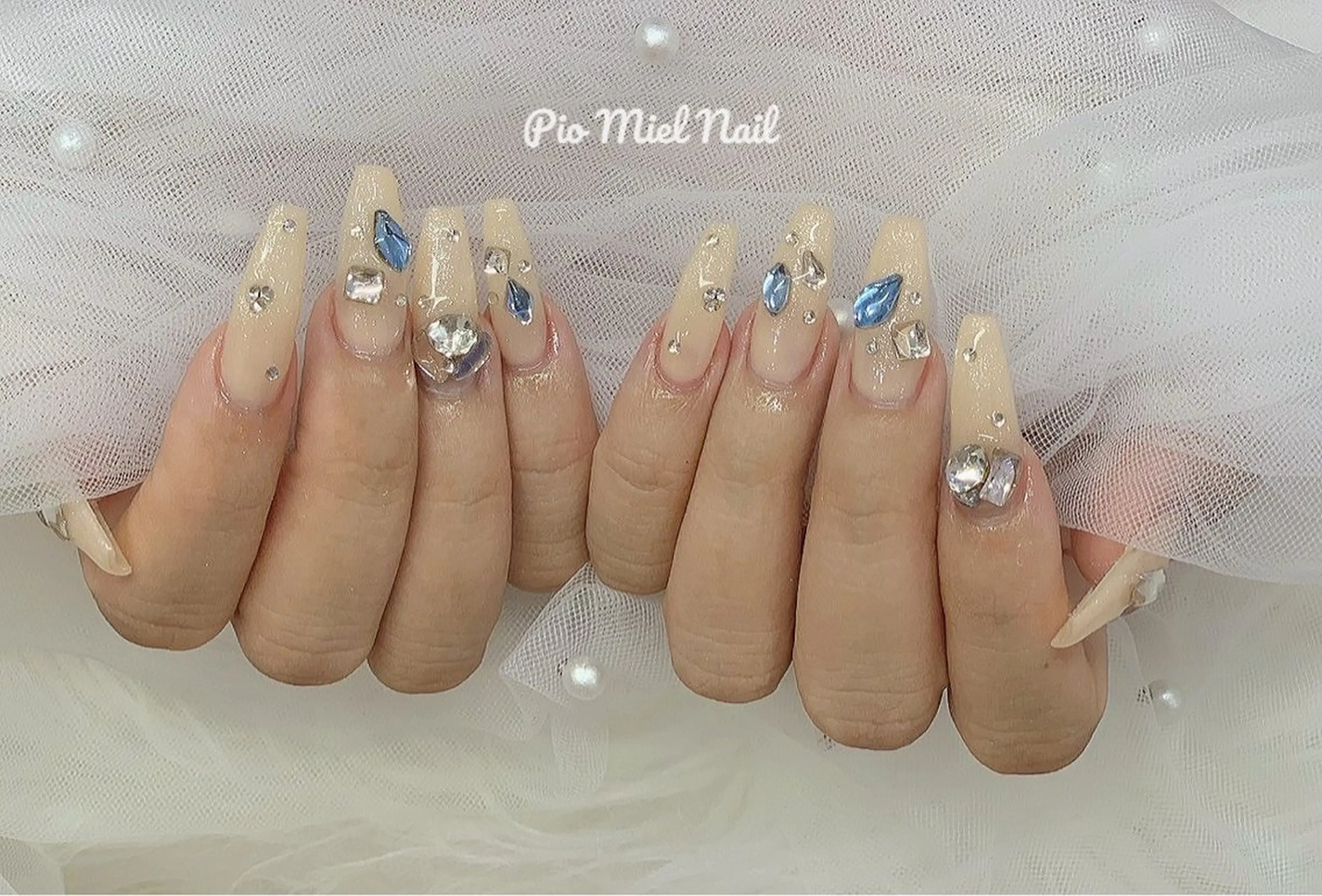 ミディアム Pio Mielのネイルデザイン