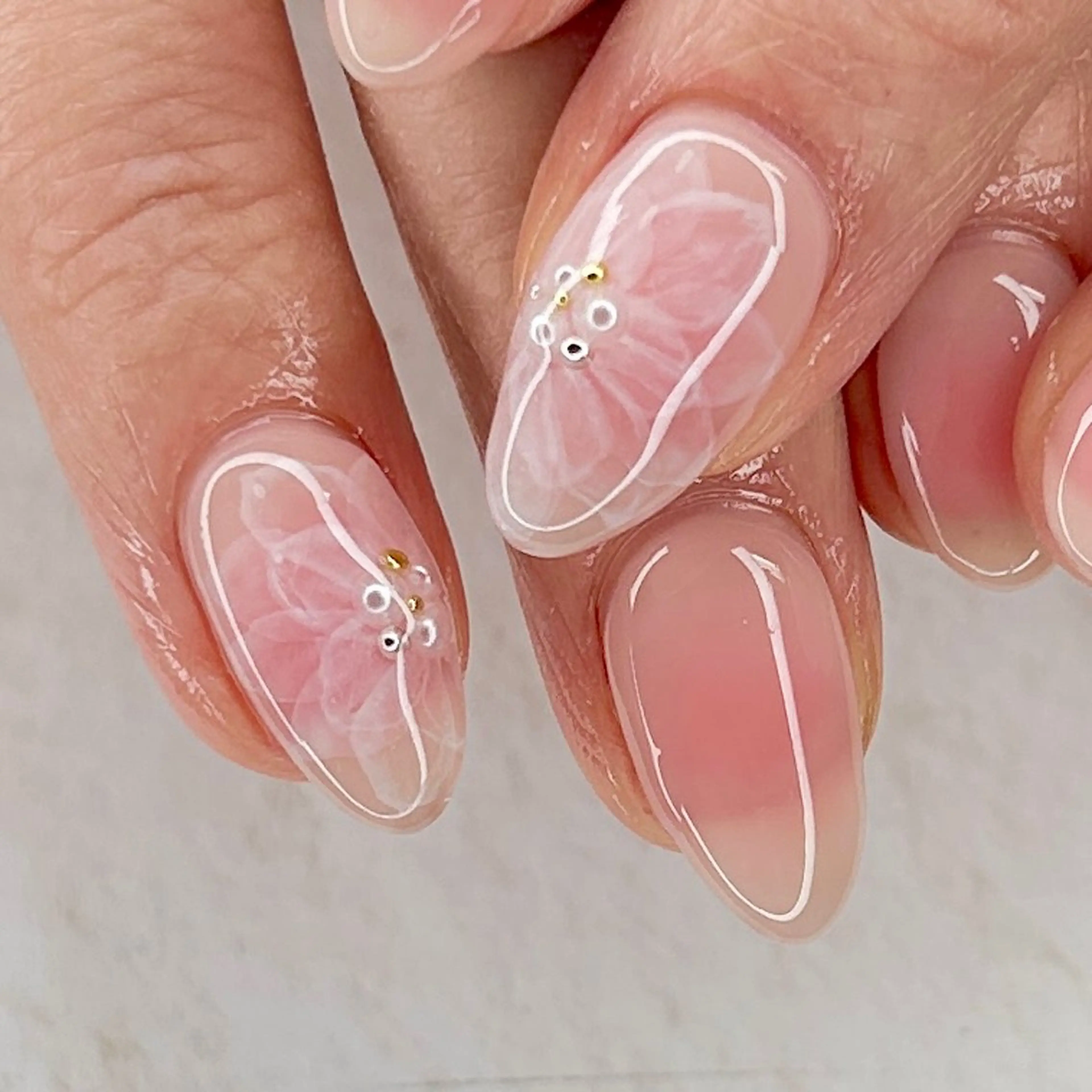 ネイル ハンドネイル フットネイル ease NAIL SALONのネイルデザイン