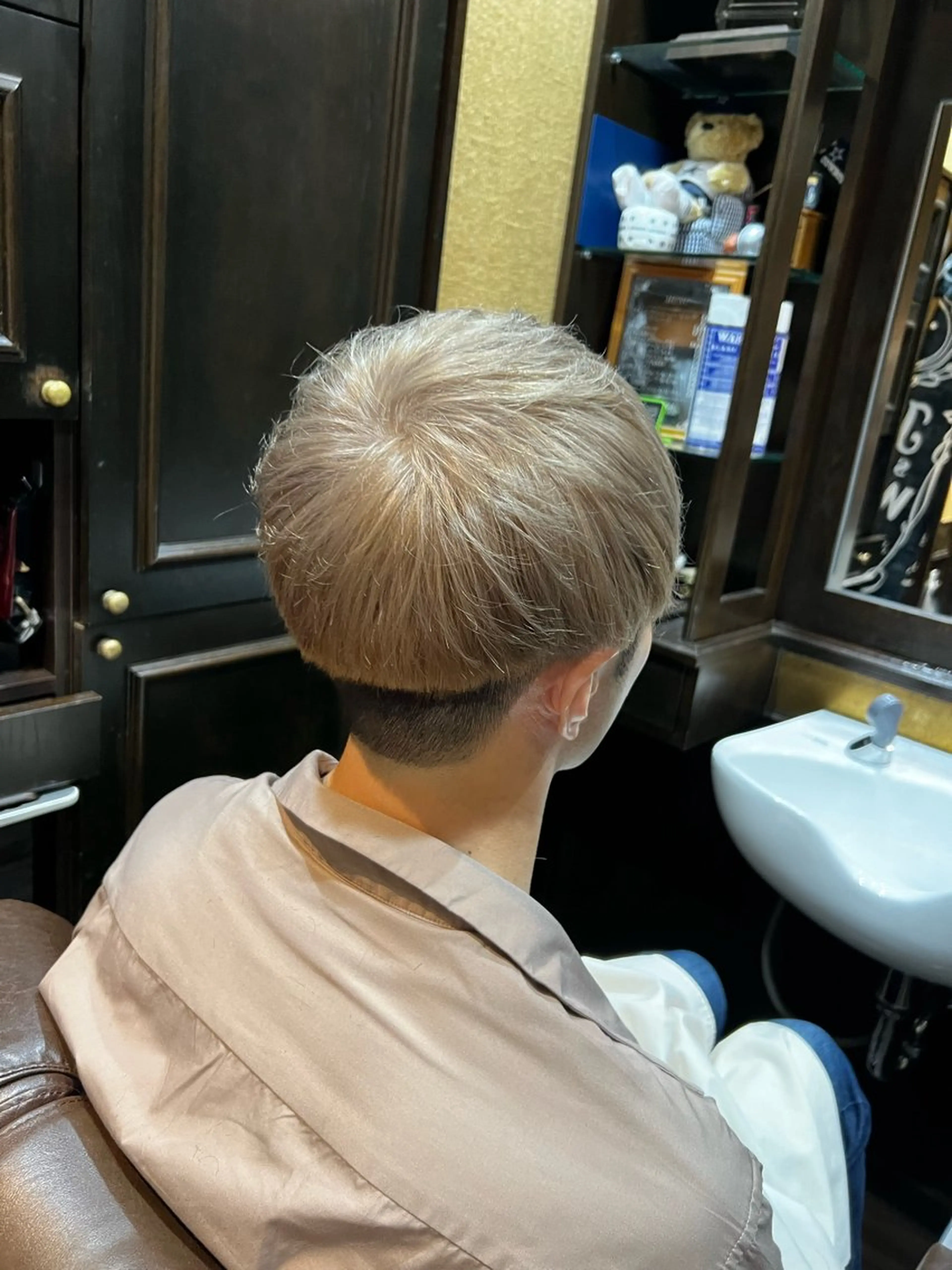 カラー メンズ メンズハイトーン ベージュカラー ハイトーンカラー ミルクティーベージュ 小磯 優太のヘアスタイル